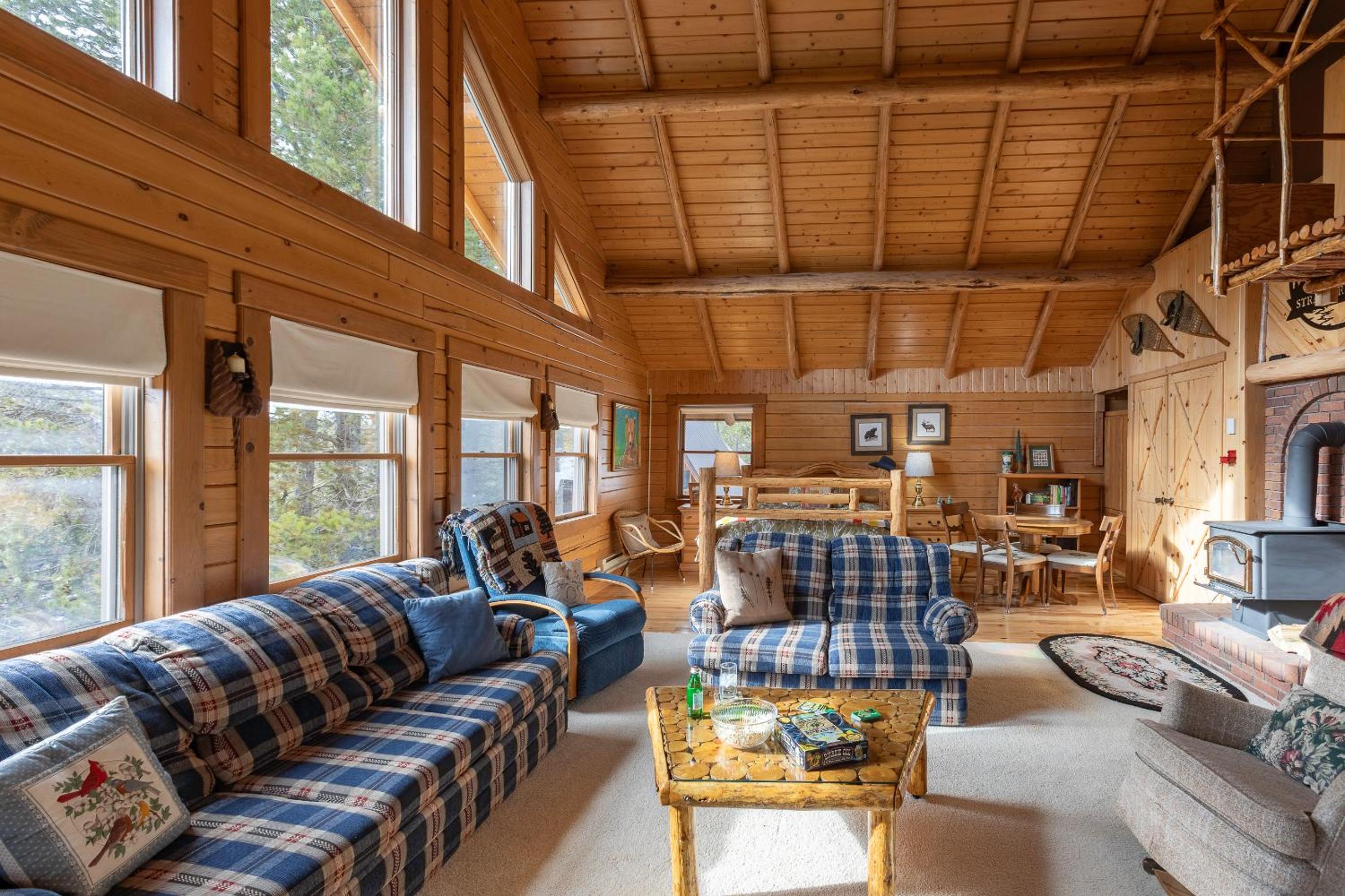 Five-Bedroom House photo 3