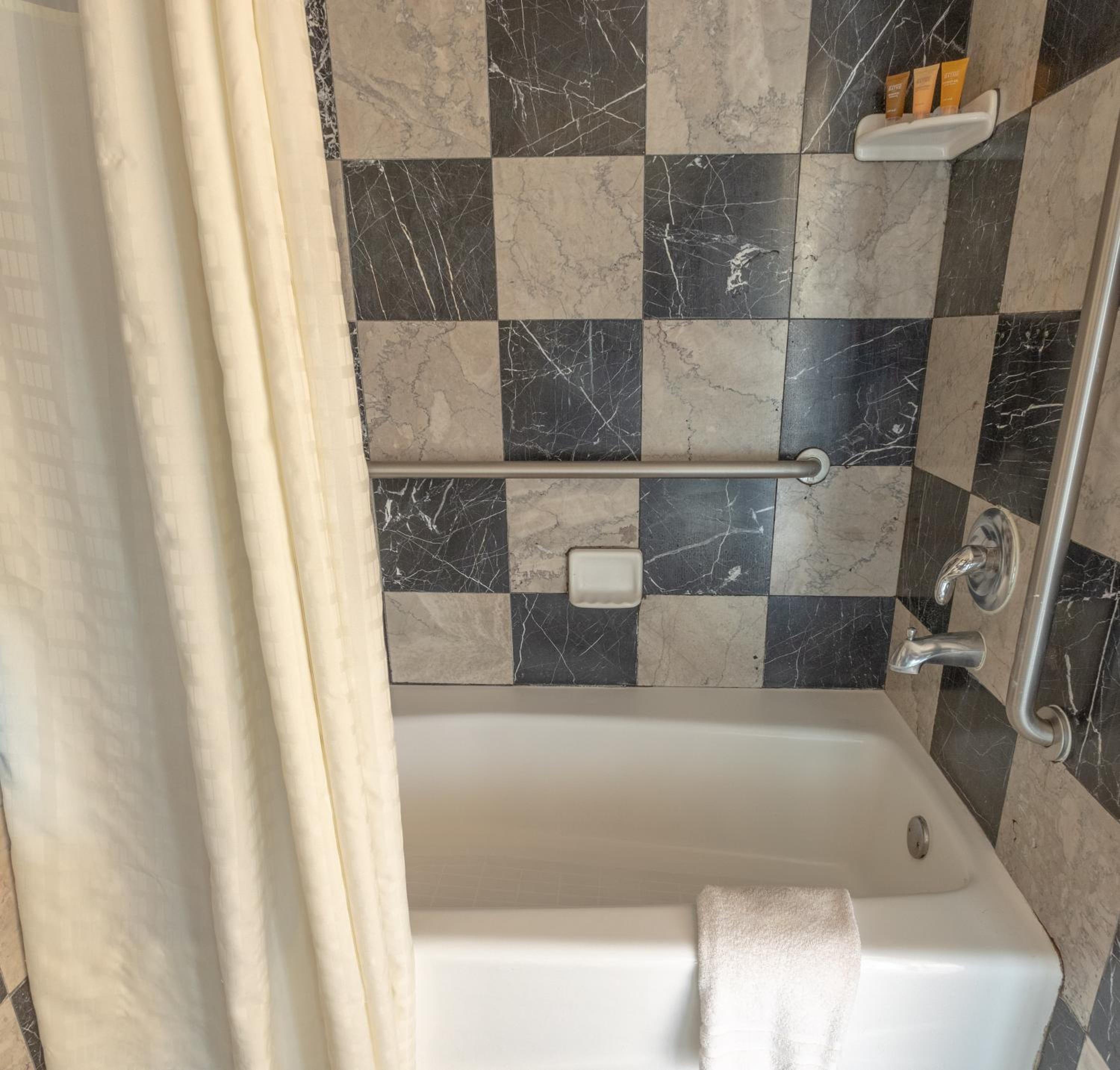 Deluxe King Room - Photo 6