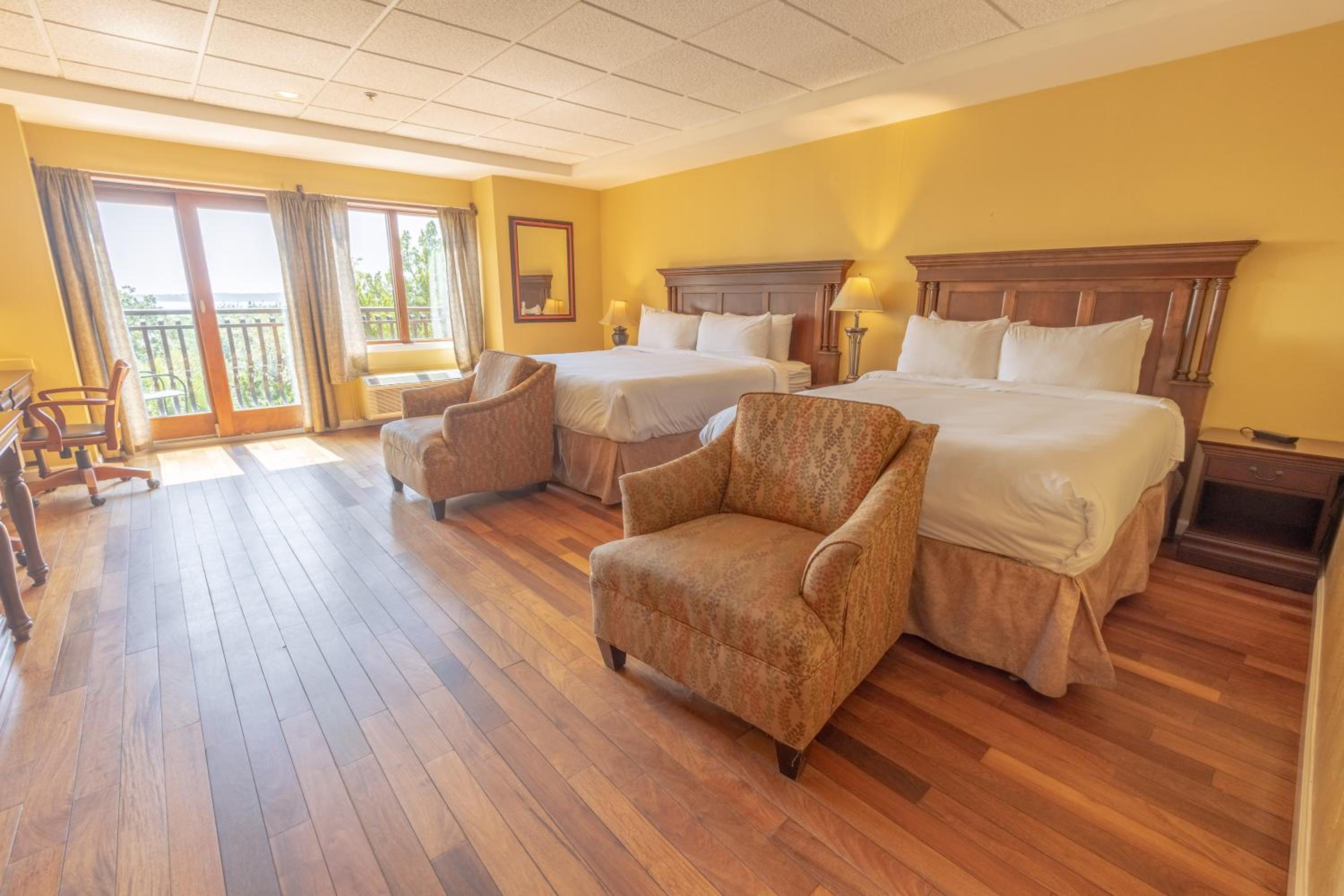 Deluxe Double Room with Balcony - Photo 4