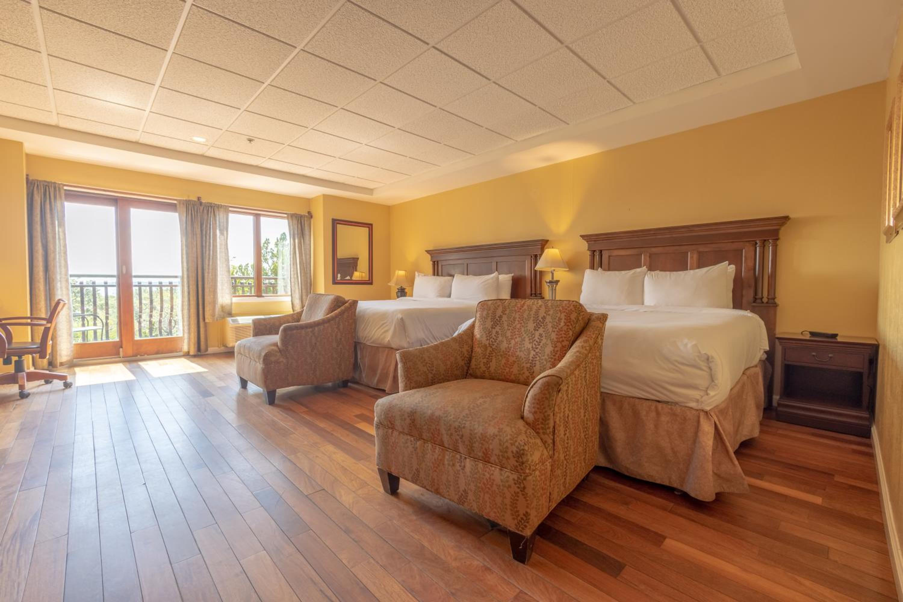 Deluxe Double Room with Balcony - Photo 3