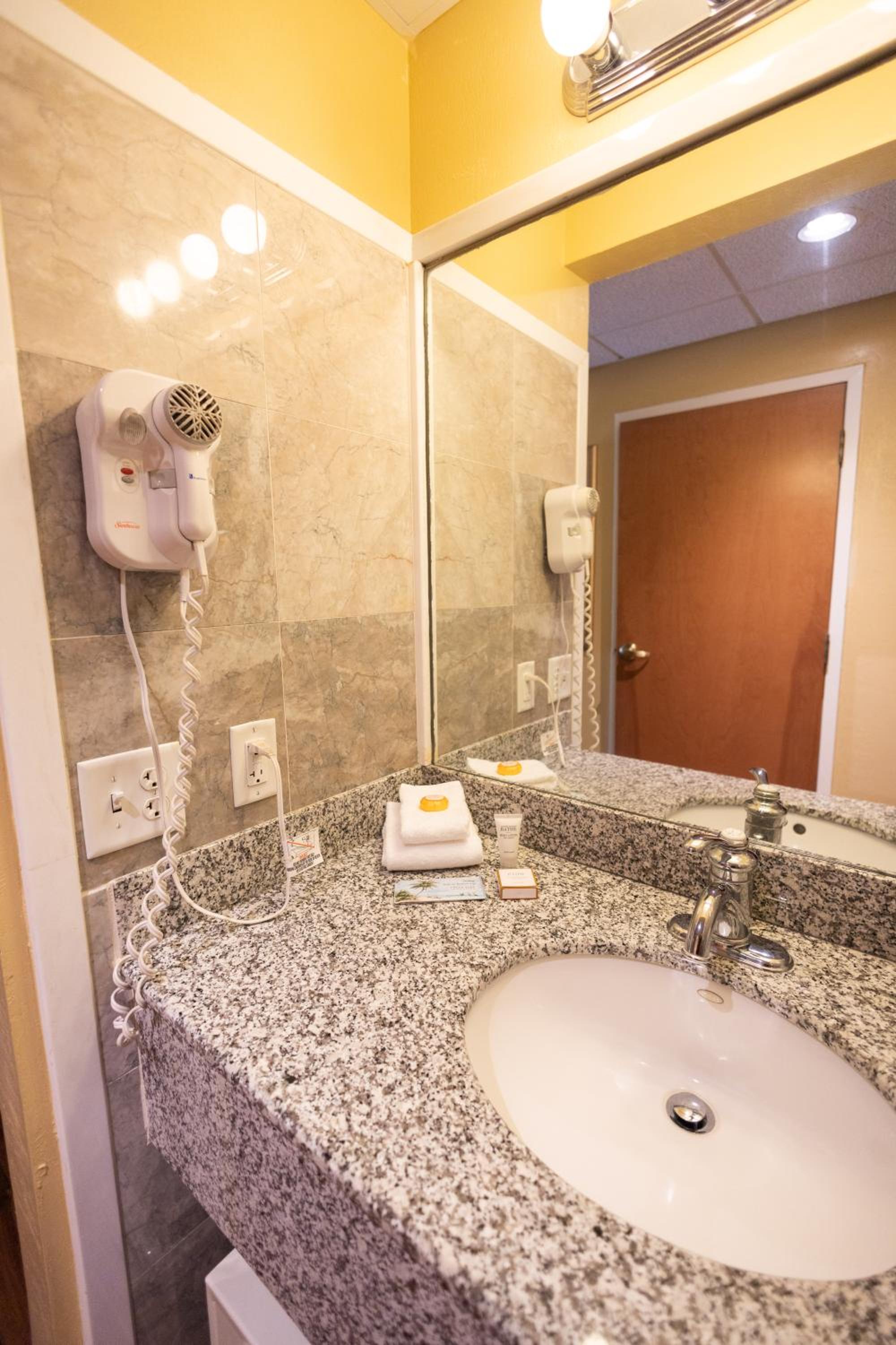 Standard Queen Room - Photo 3