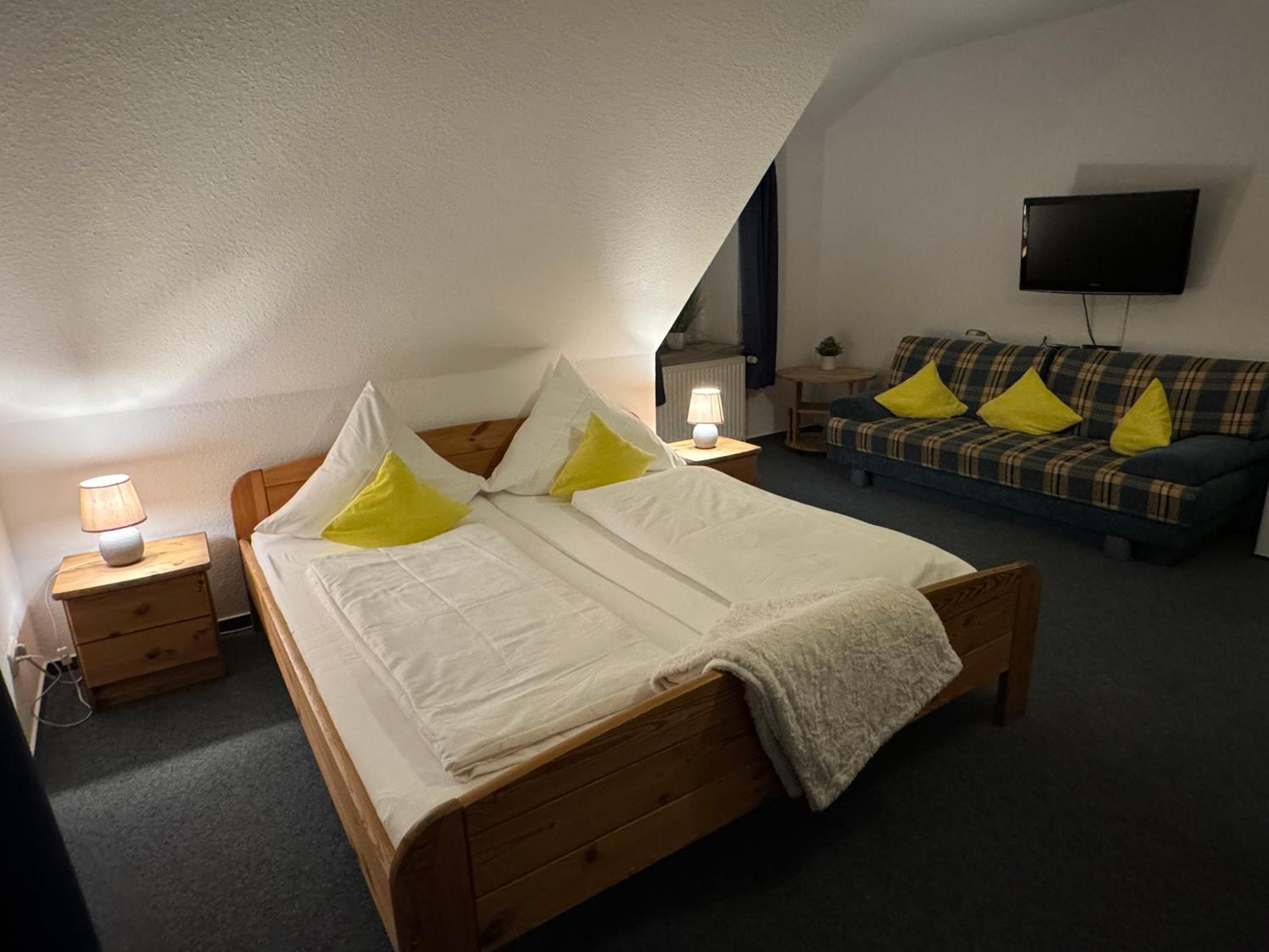 Standard Double Room with Shower - Photo 2