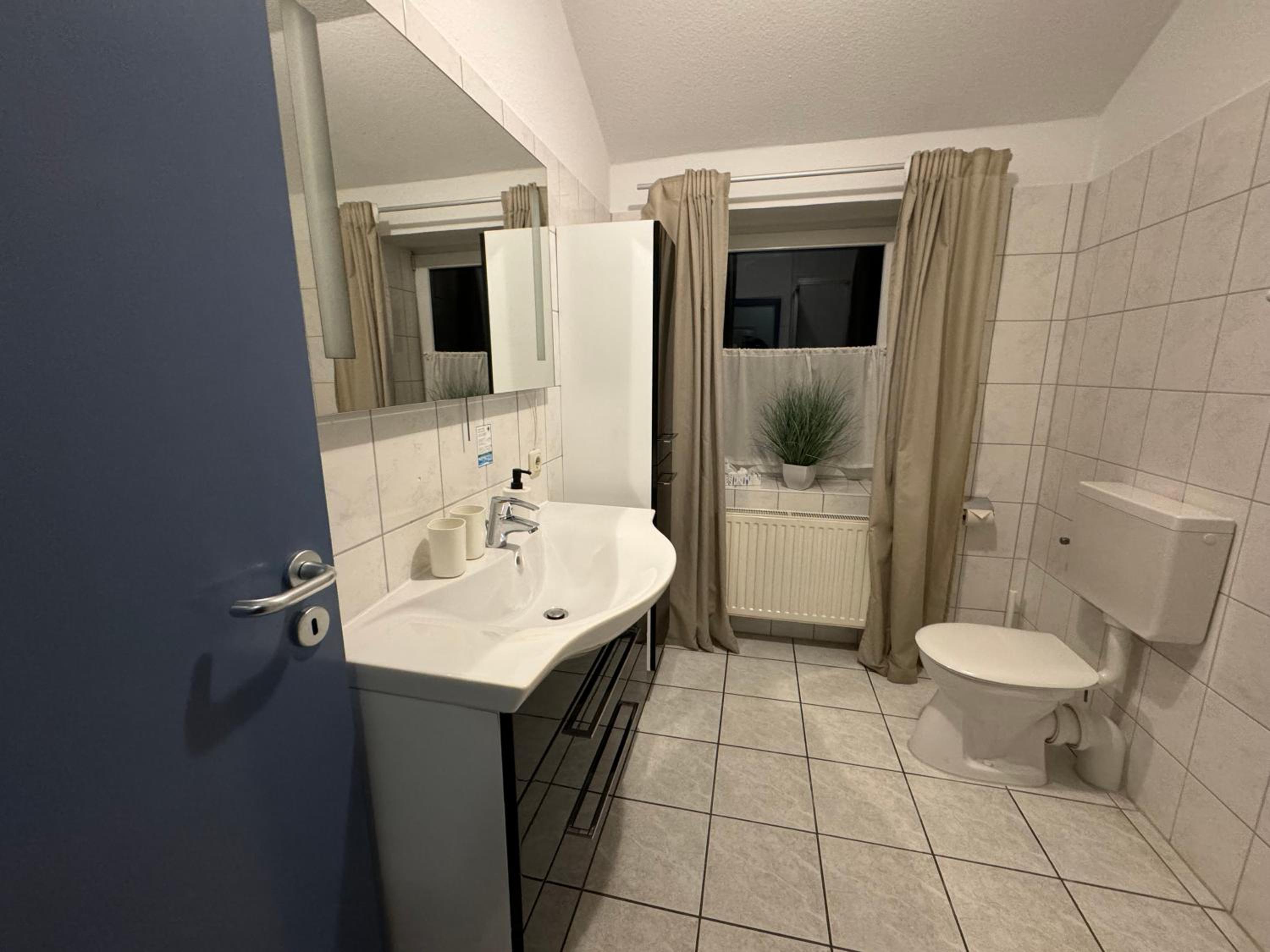 Standard Double Room with Shower - Photo 3