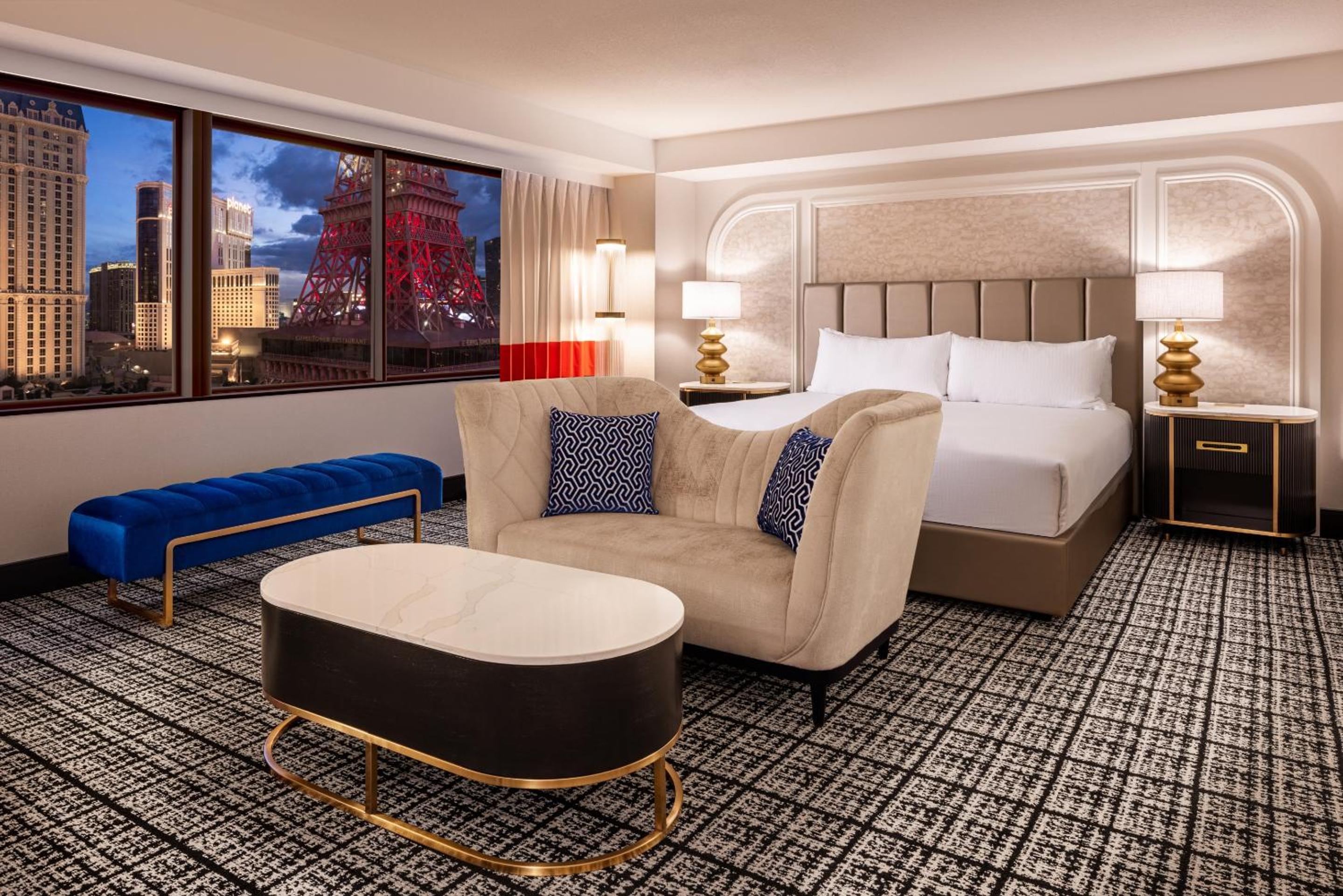 Versailles Executive Suite, 1 King - Photo 1