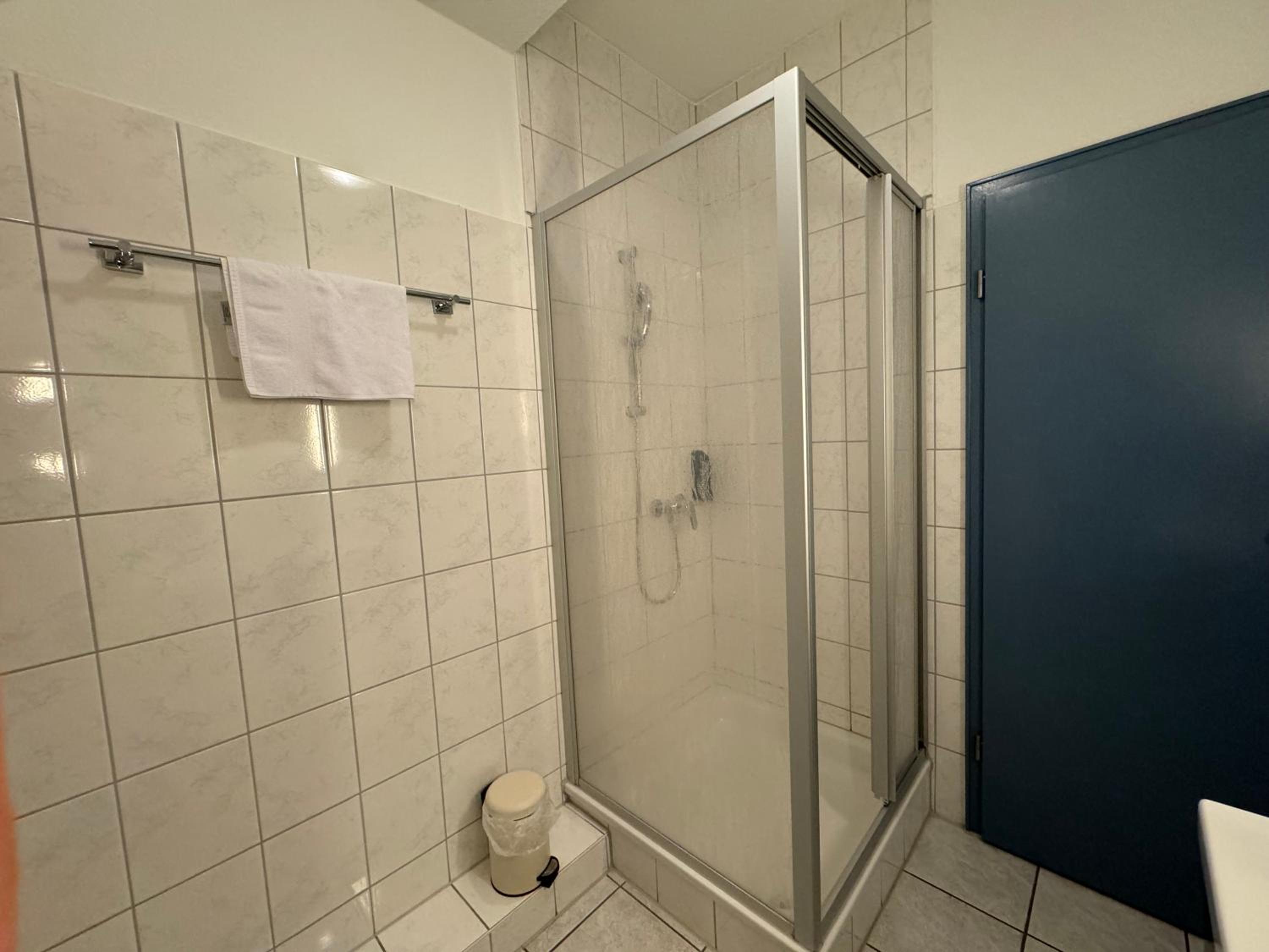 Standard Double Room with Shower - Photo 10