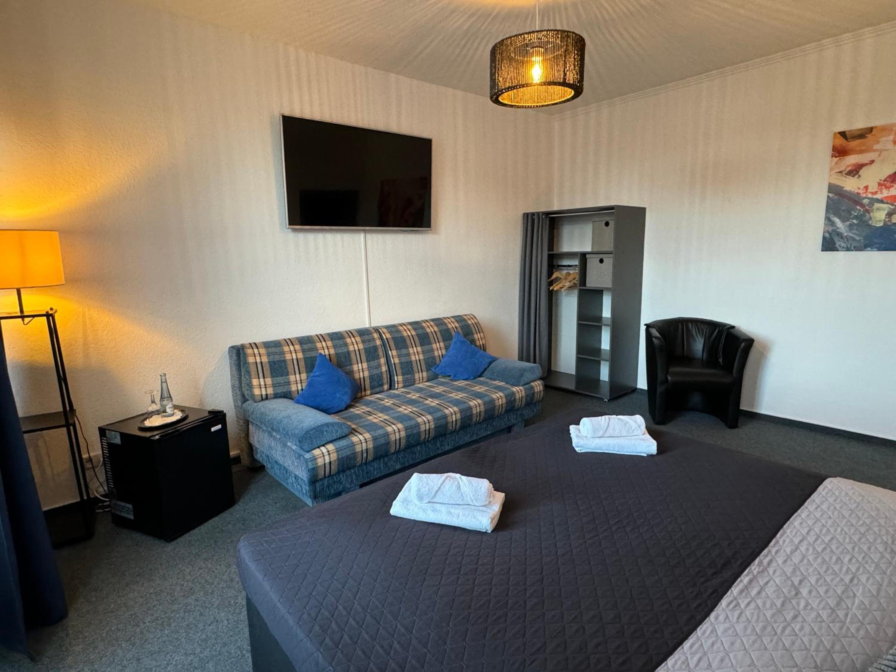 Standard Double Room with Shower - Photo 7