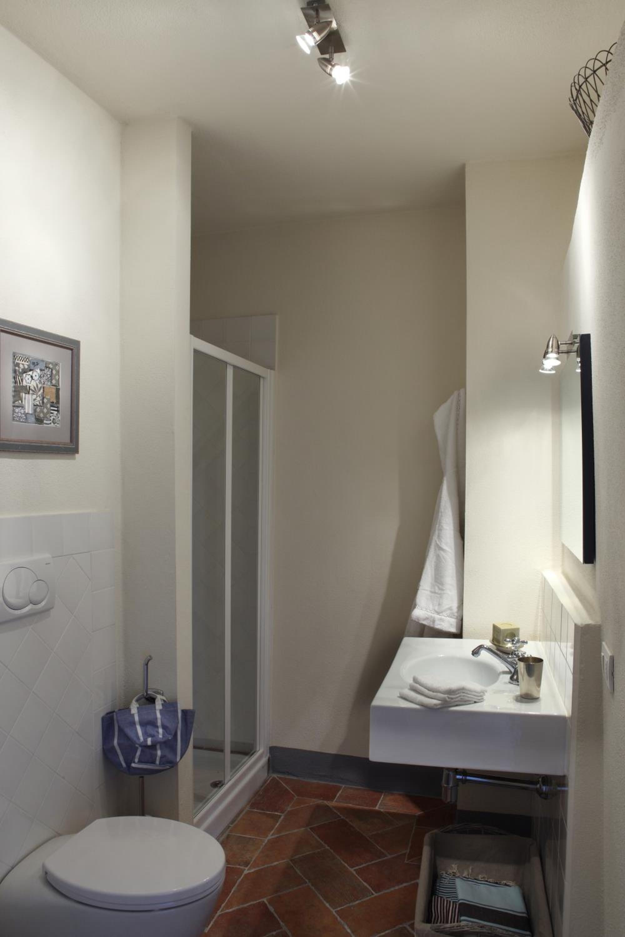 Deluxe Double Room - Photo 11
