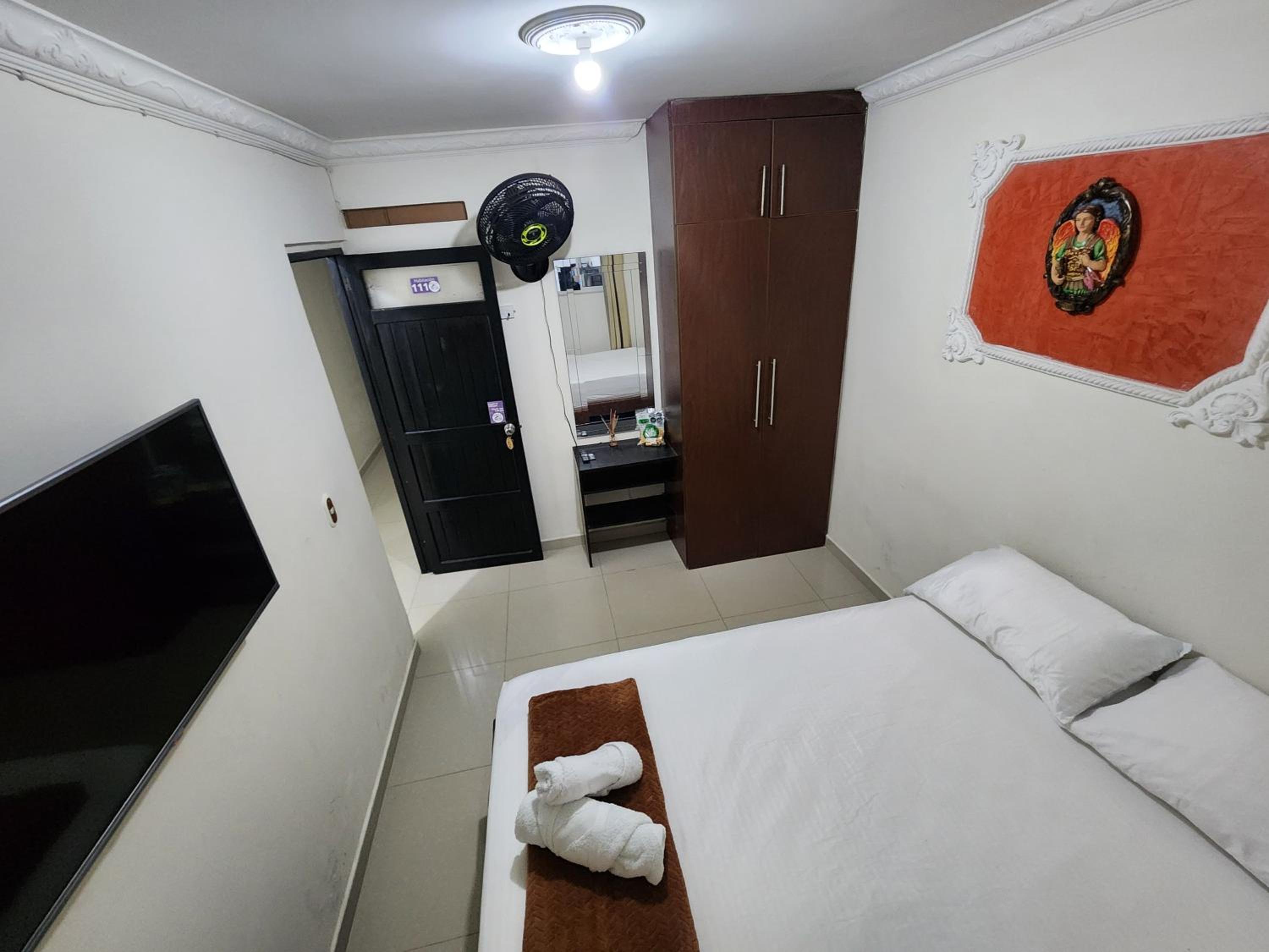 Double Room With Shared Bathroom photo 1