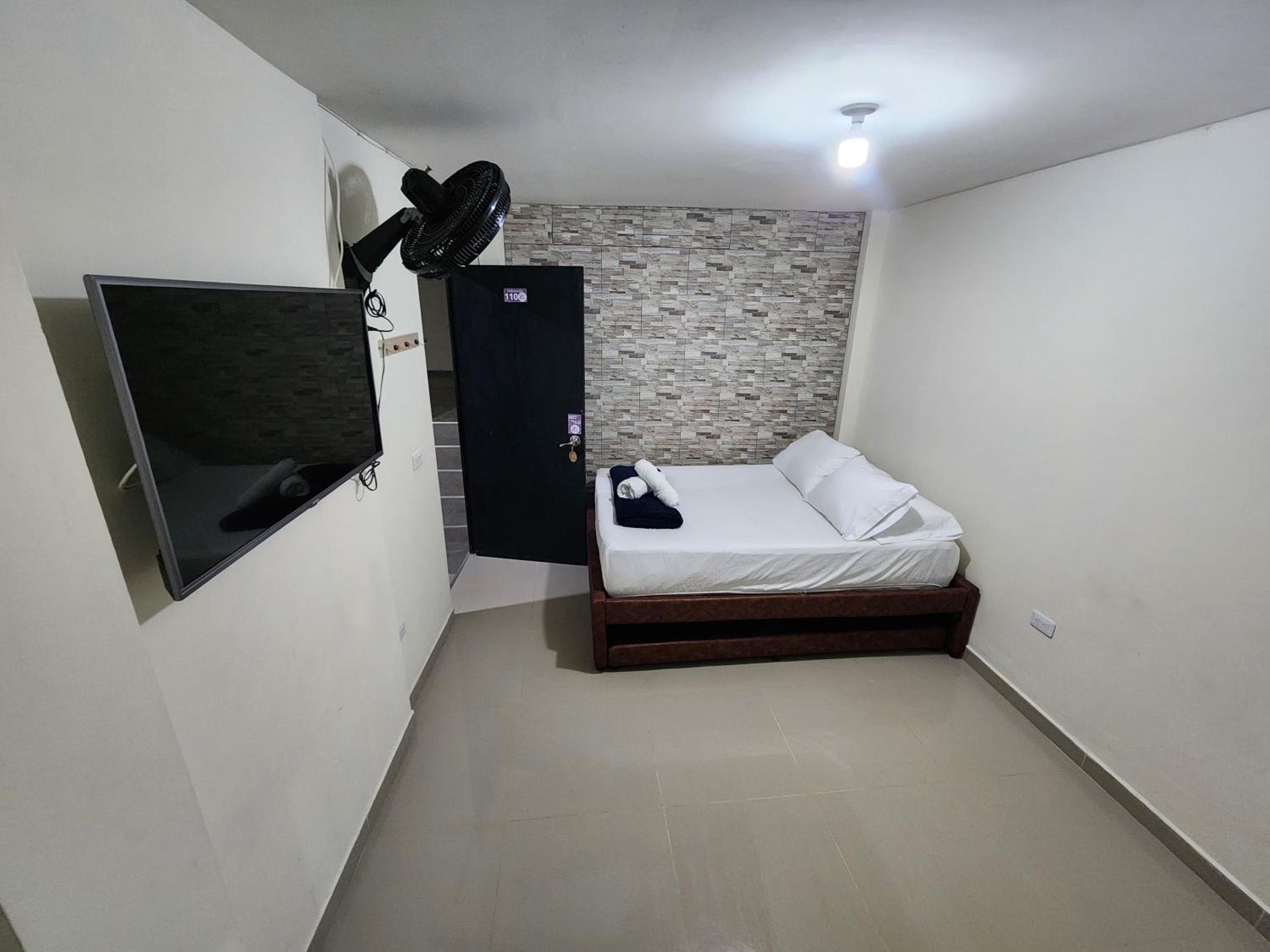 Twin Room With Private Bathroom photo 2