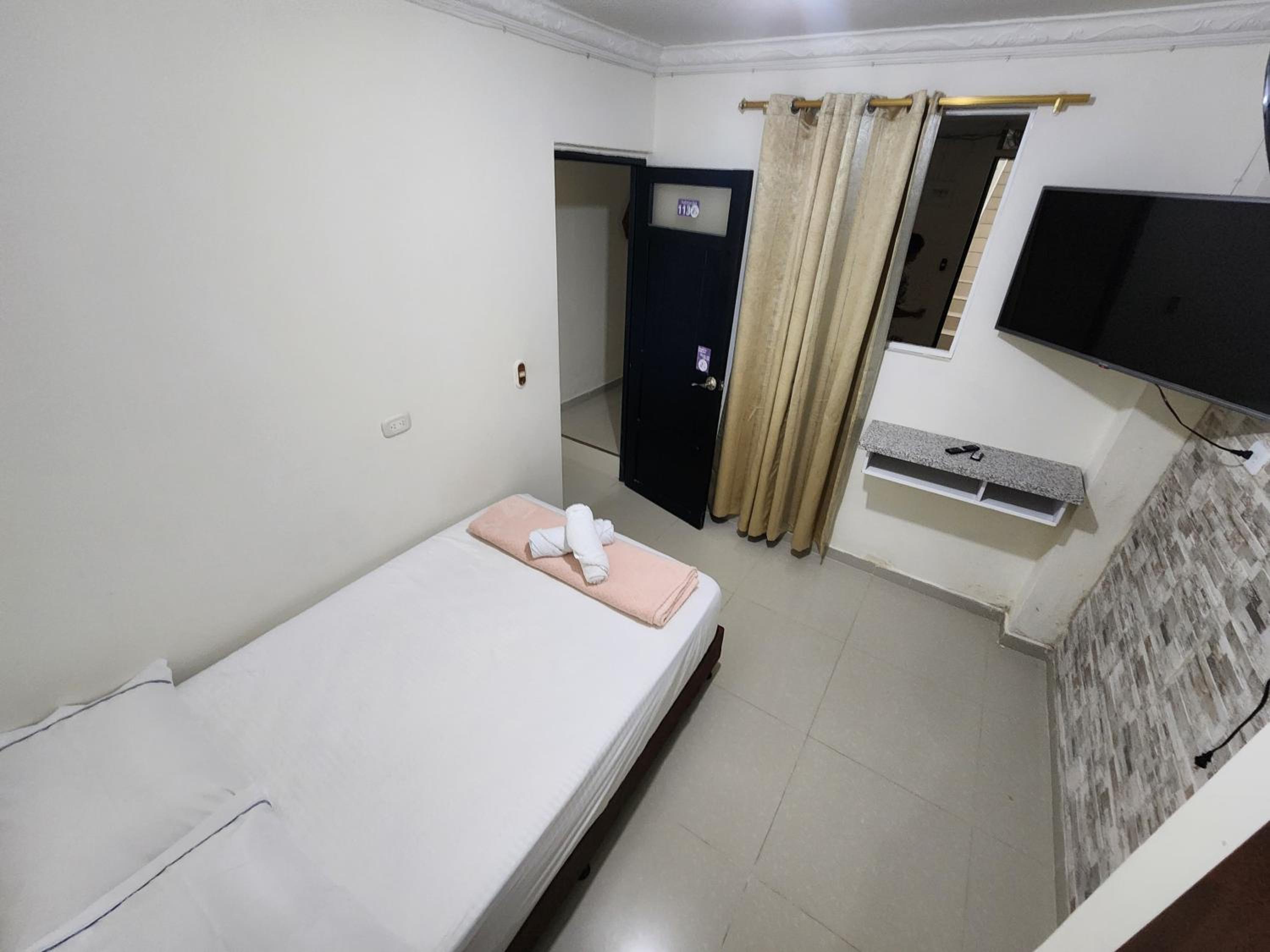 Double Room With Shared Bathroom photo 2