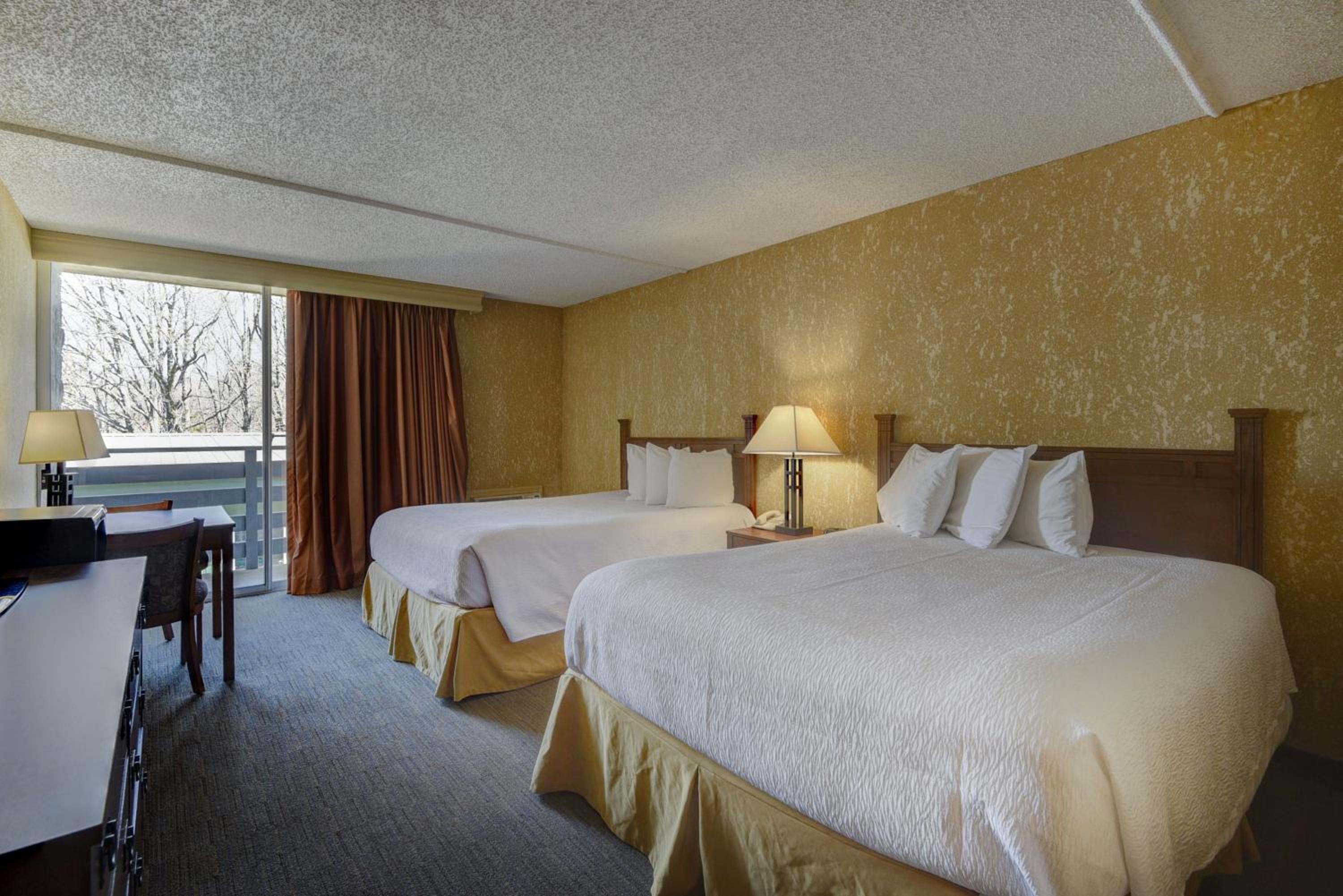 Queen Room with Two Queen Beds - Non-Smoking photo 1