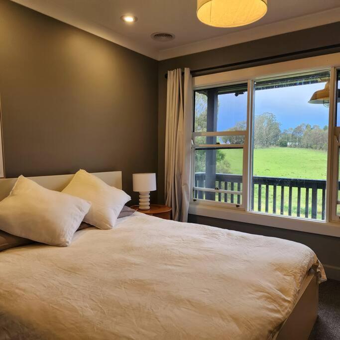 Five-Bedroom House photo 1