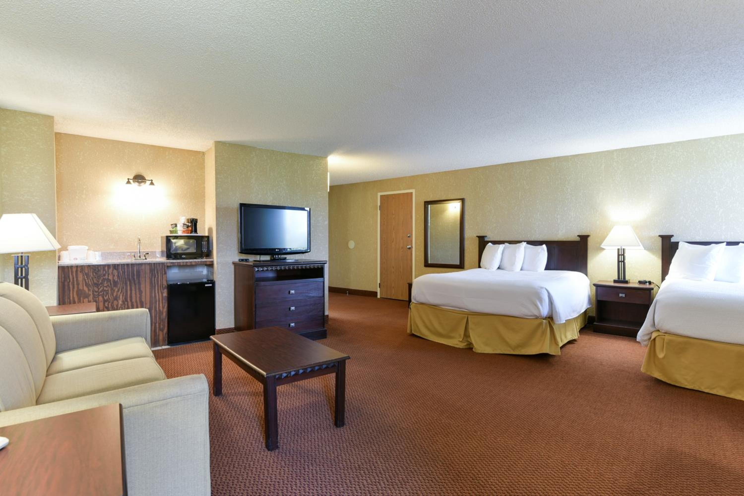 Family Suite with Two Queen Beds and Sofa Bed photo 1