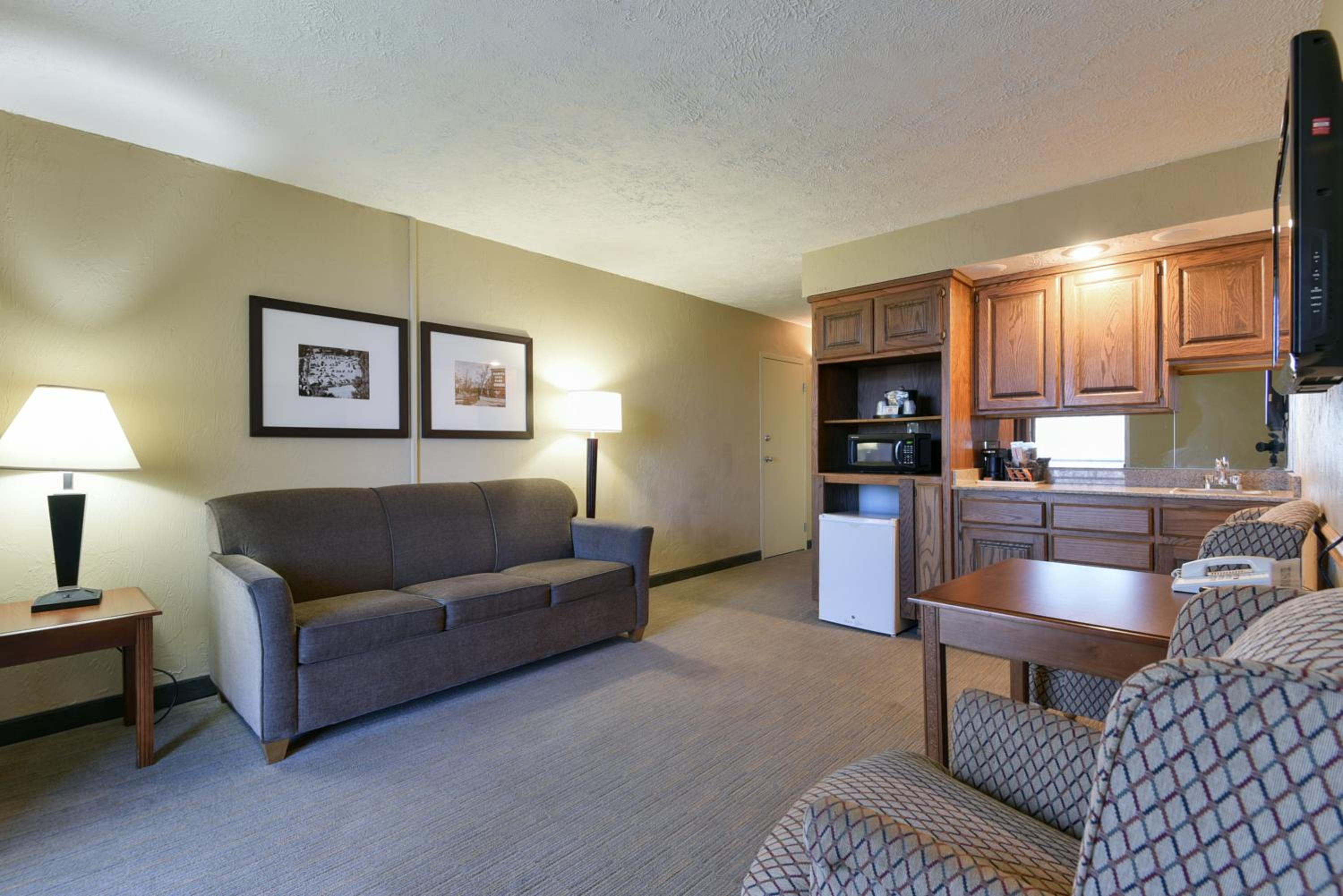Larger King Suite with Sofa Bed and Spa Bath - Non-Smoking photo 1