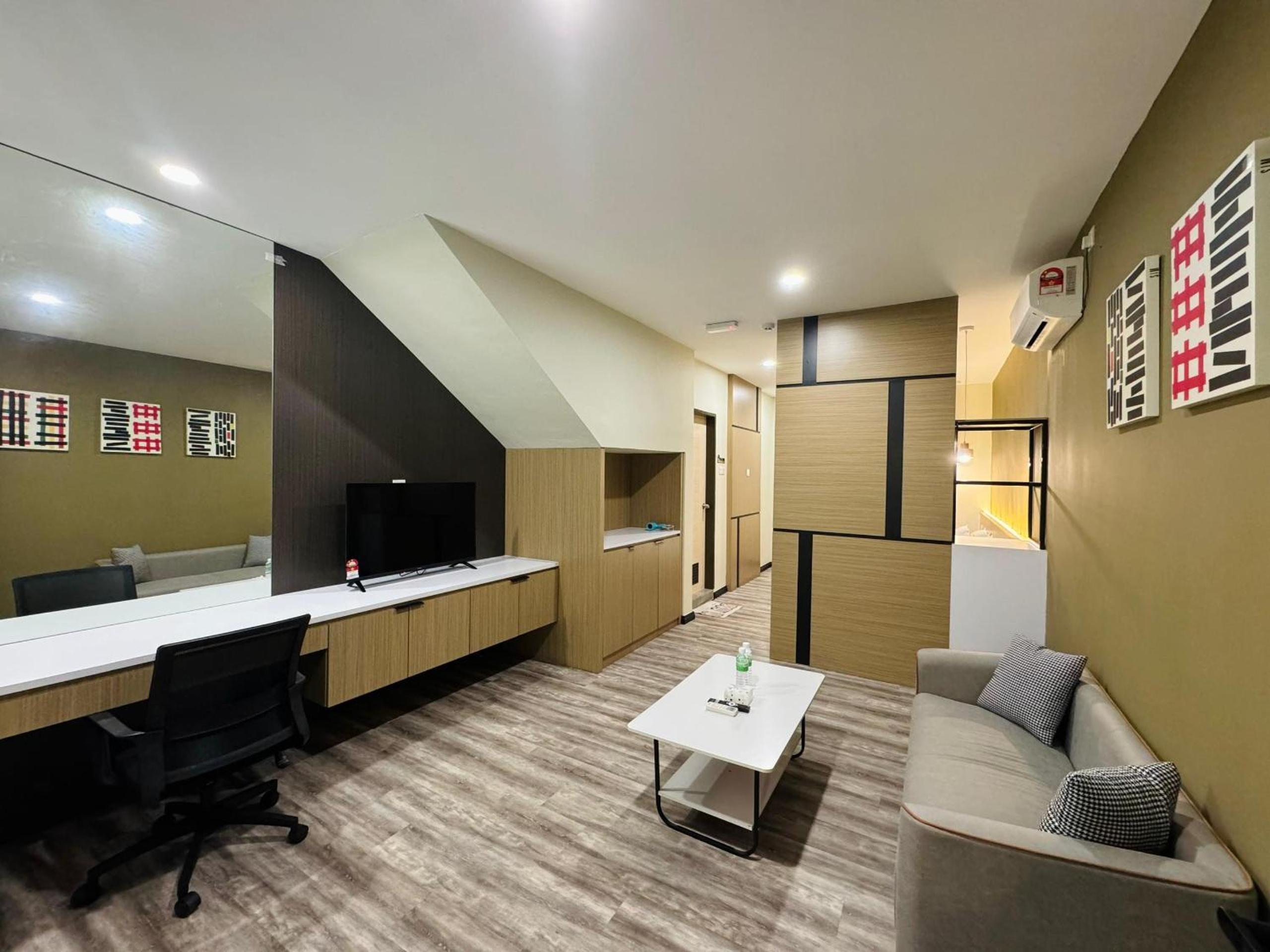 Deluxe King Room photo 1
