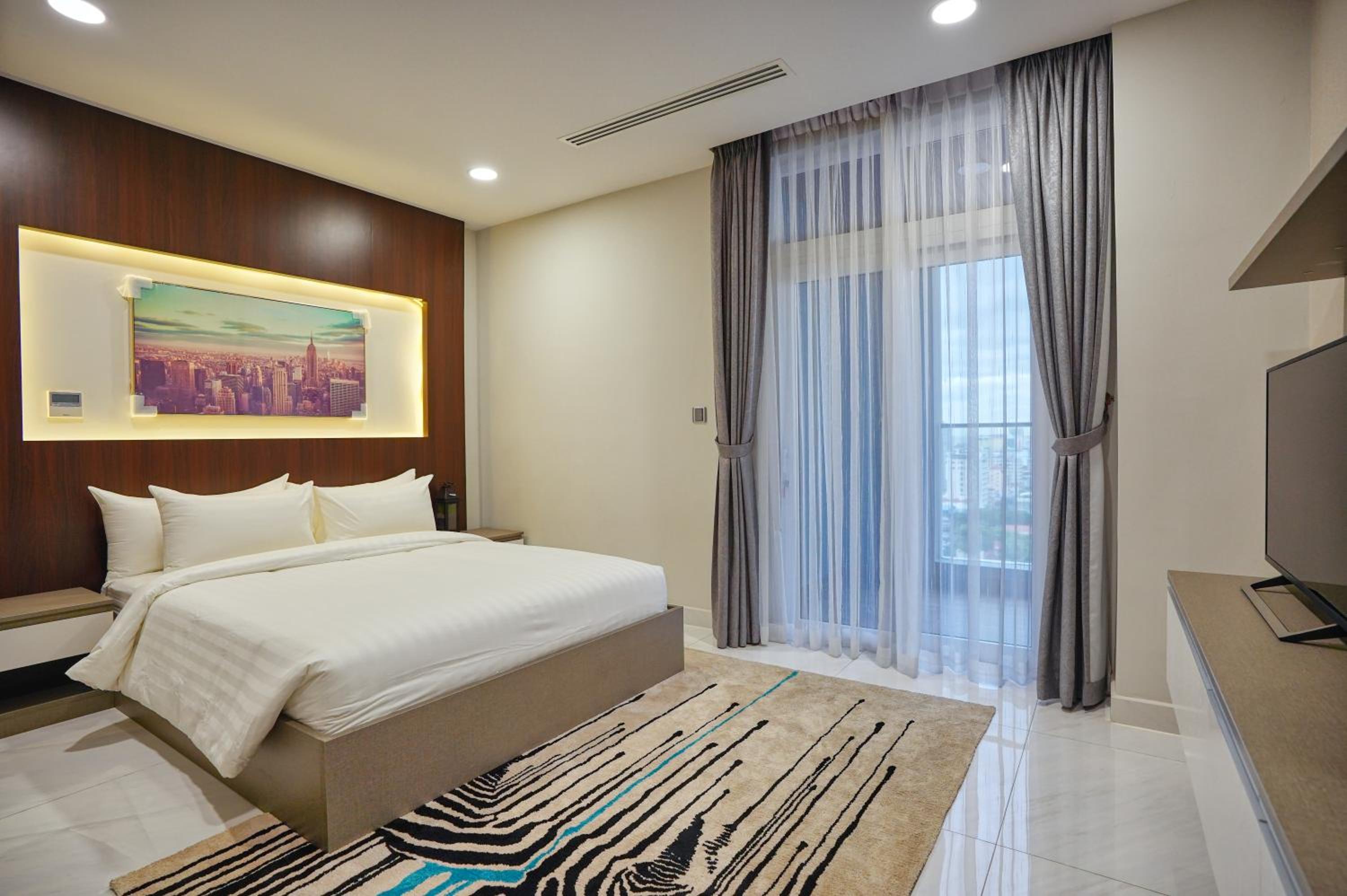 Two-Bedroom Apartment - Photo 2