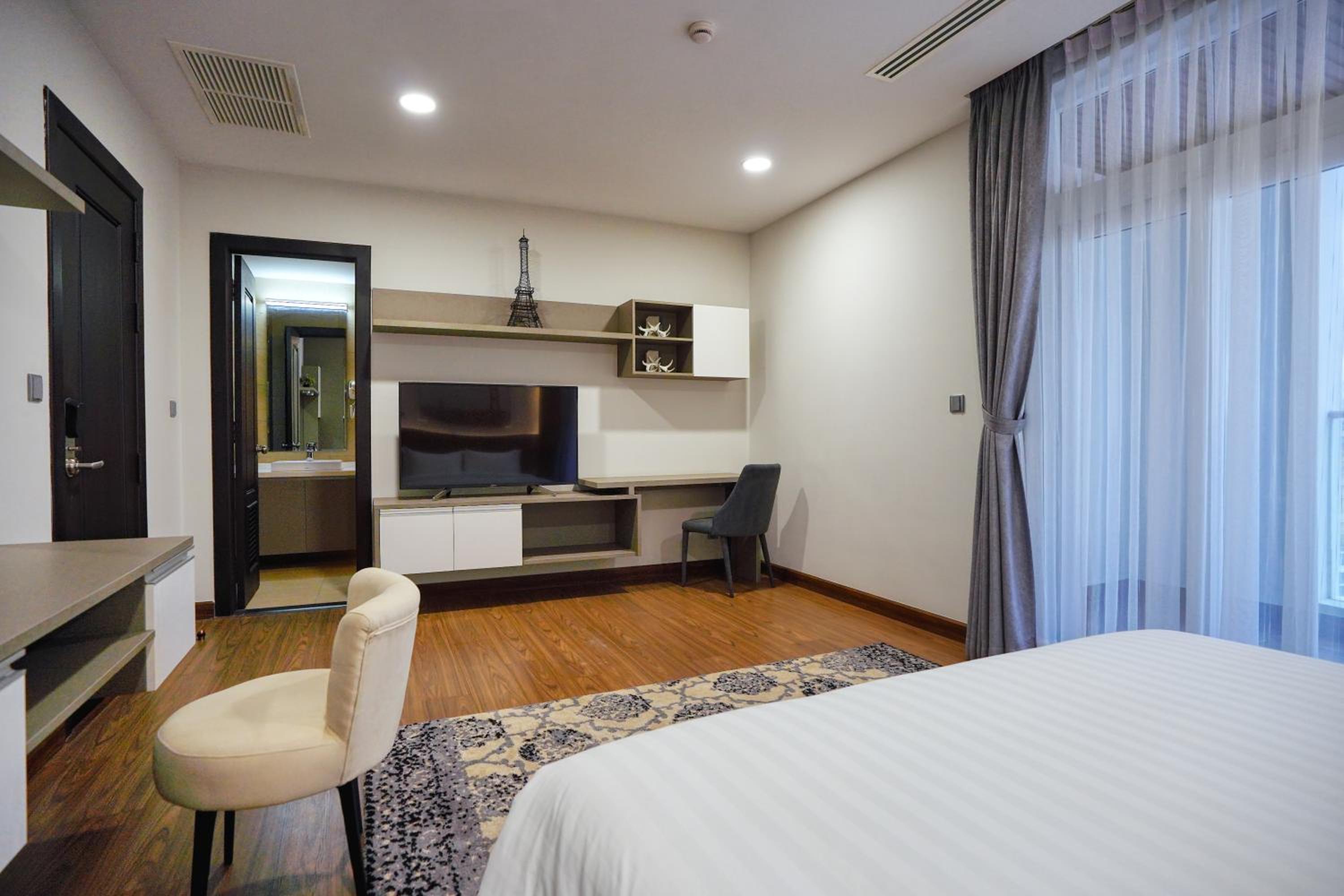 Two-Bedroom Apartment - Photo 3