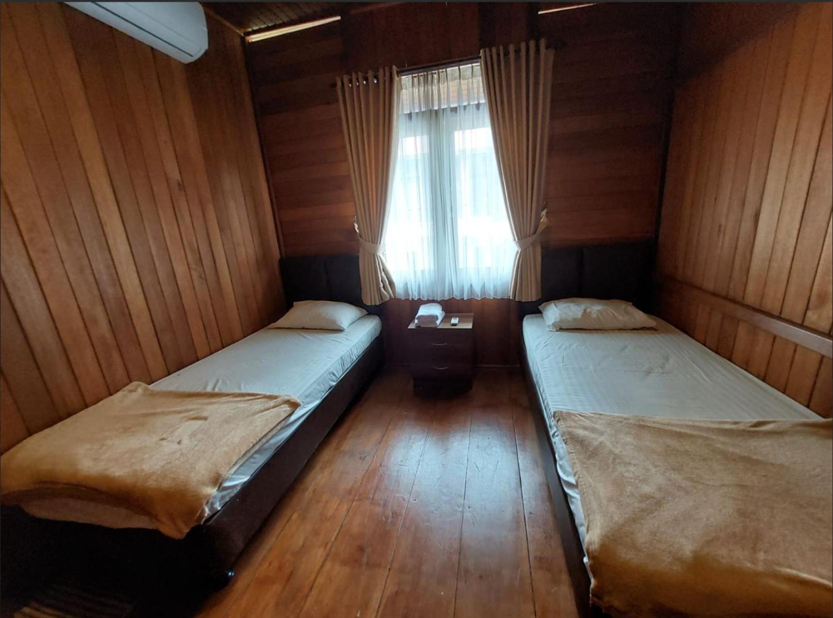 Three-Bedroom Cottage - Photo 4