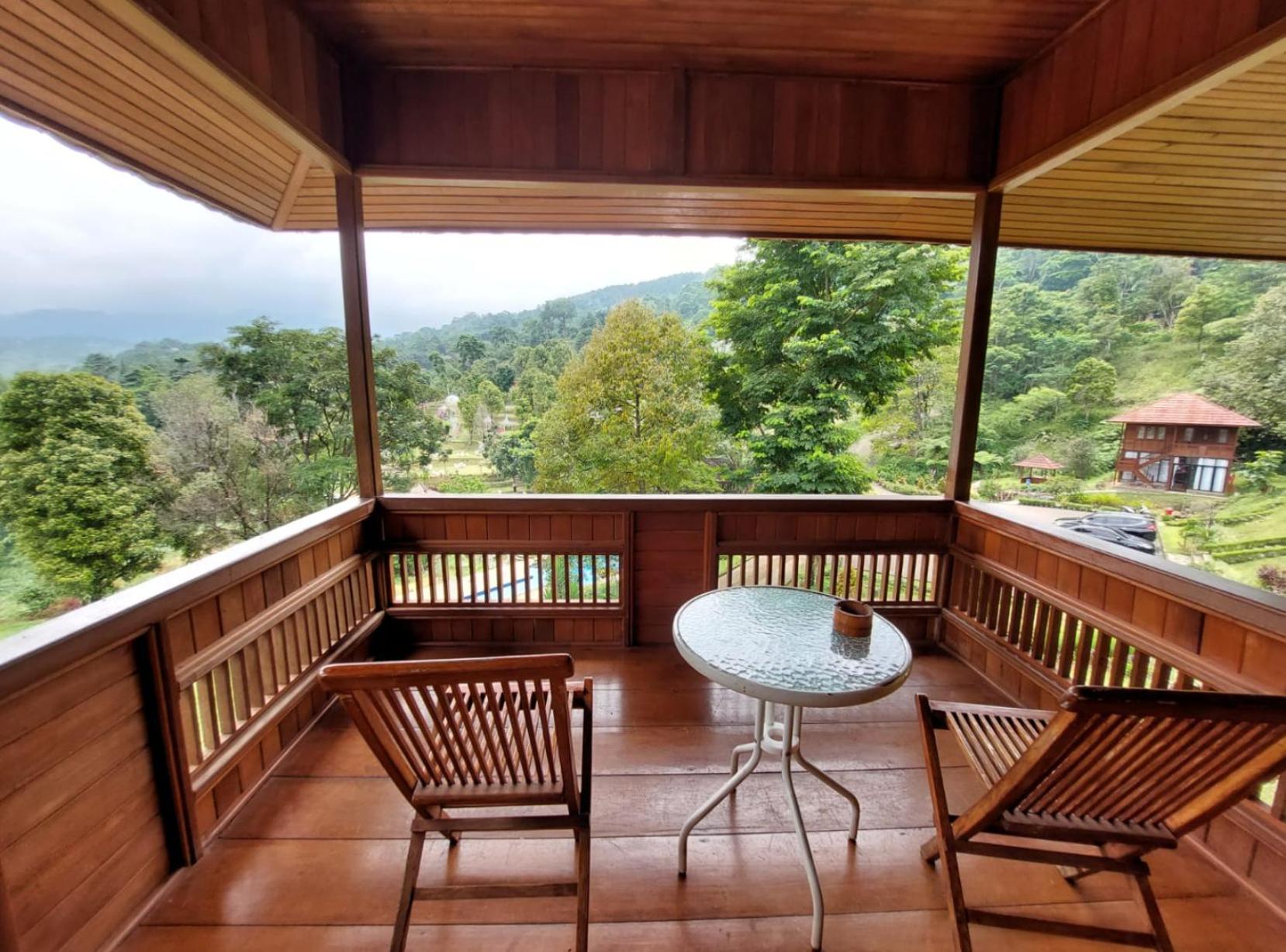 Three-Bedroom Cottage - Photo 3