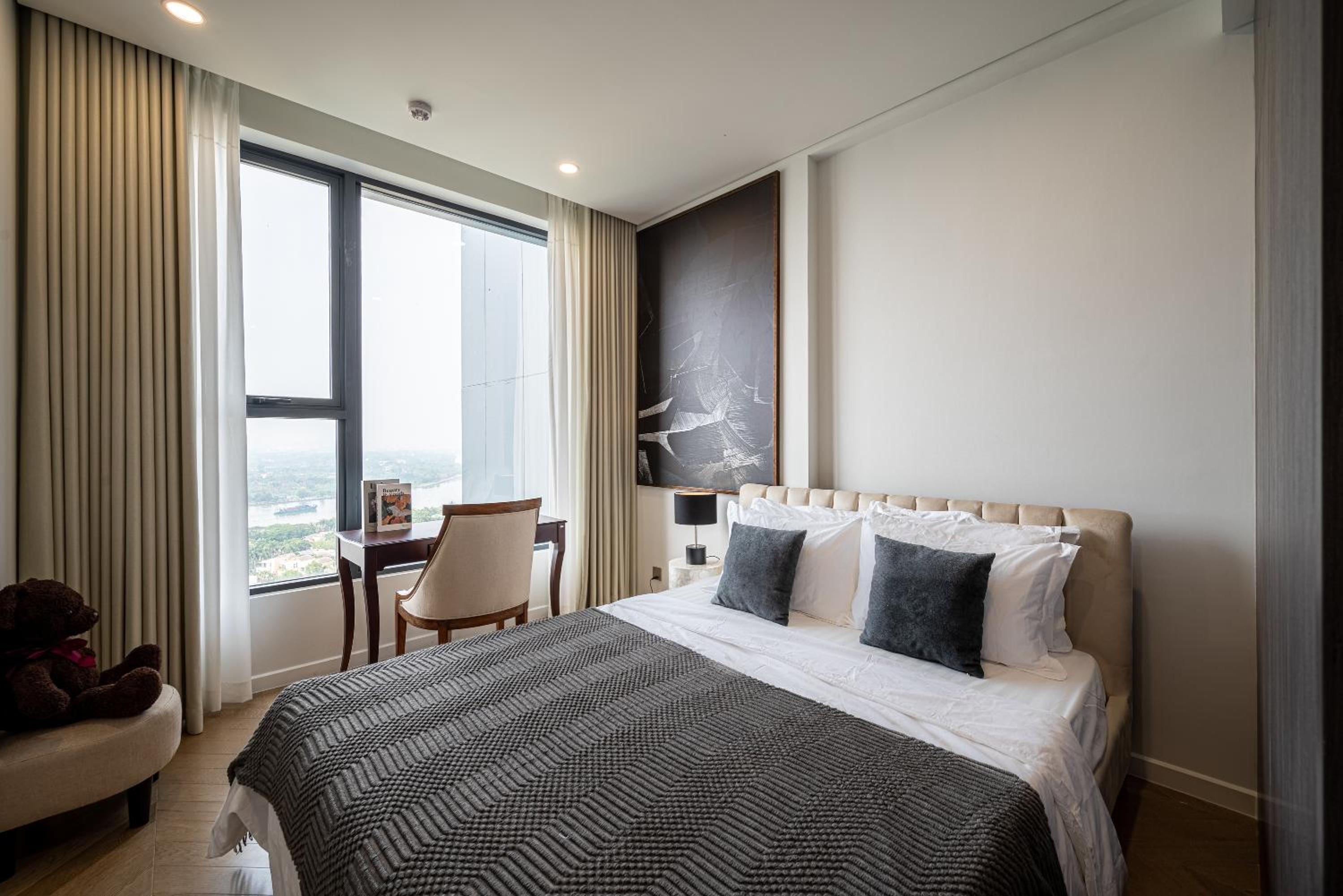 Two-Bedroom Apartment with View photo 2