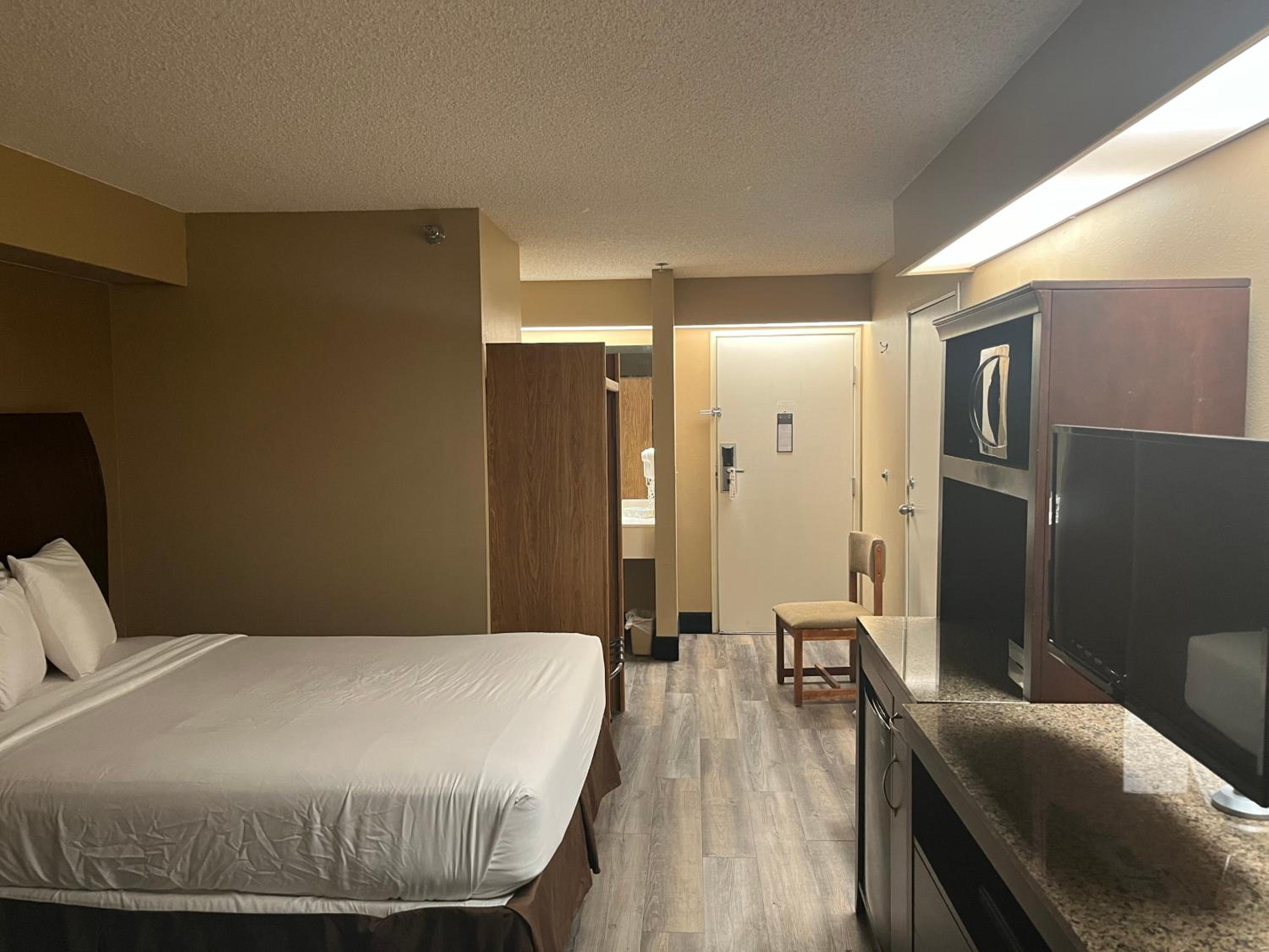 Queen Room photo 3