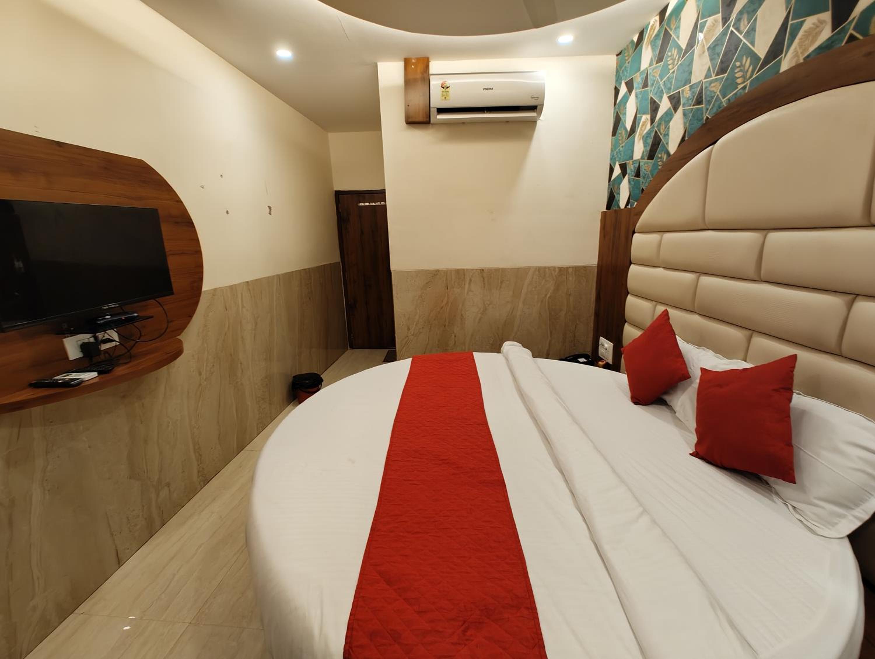 Suite - Photo 3