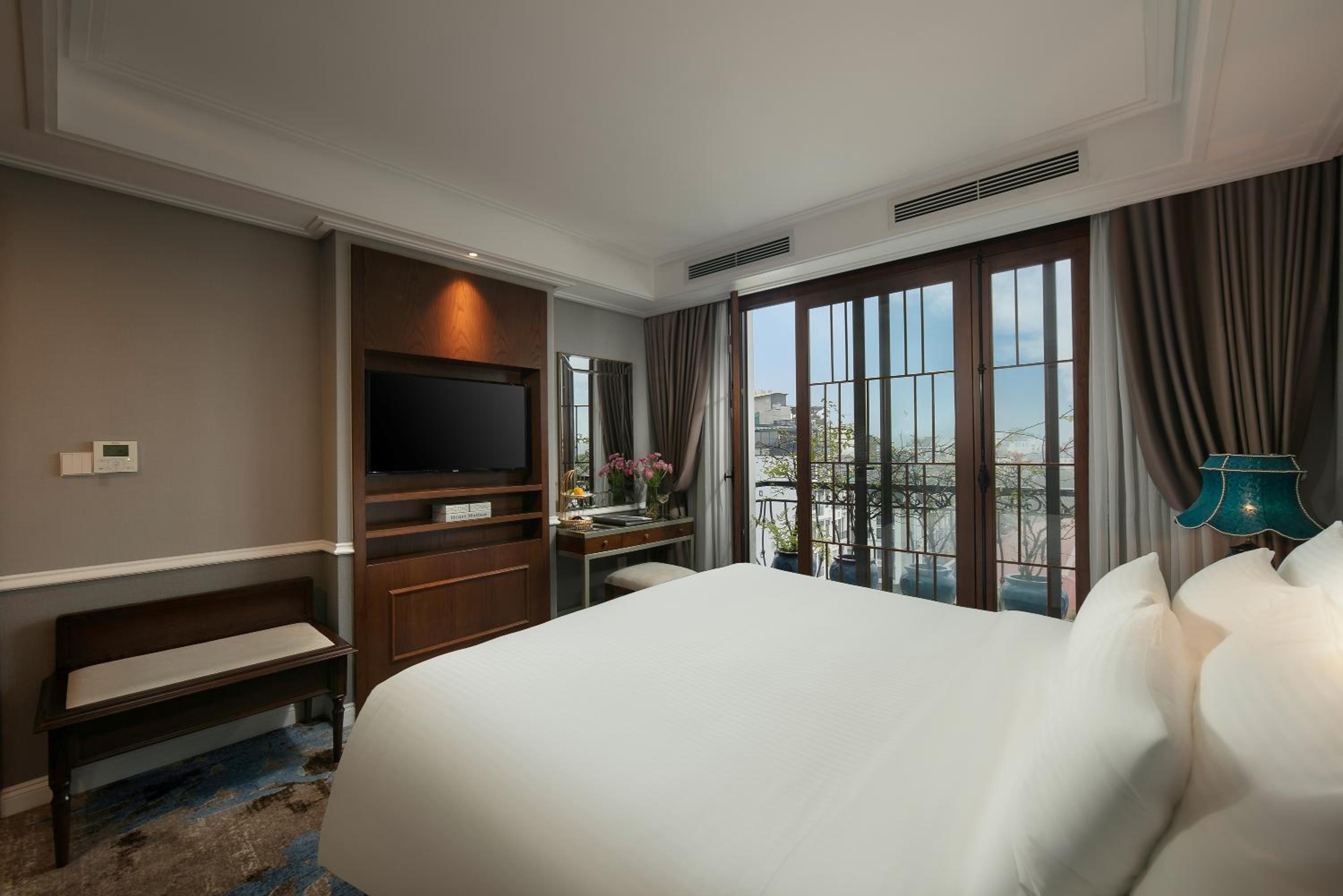 Gem Suite Lake View - Photo 3