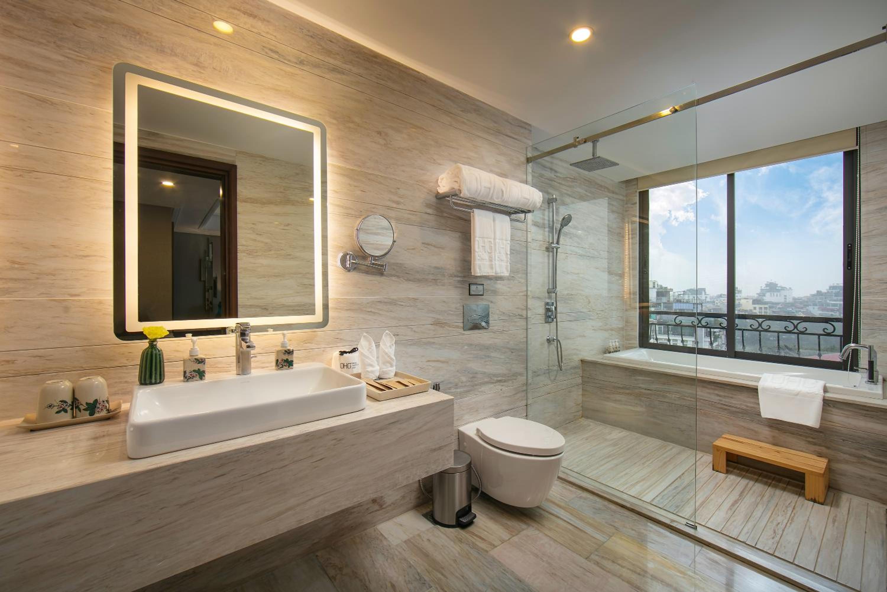 Gem Suite Lake View - Photo 13