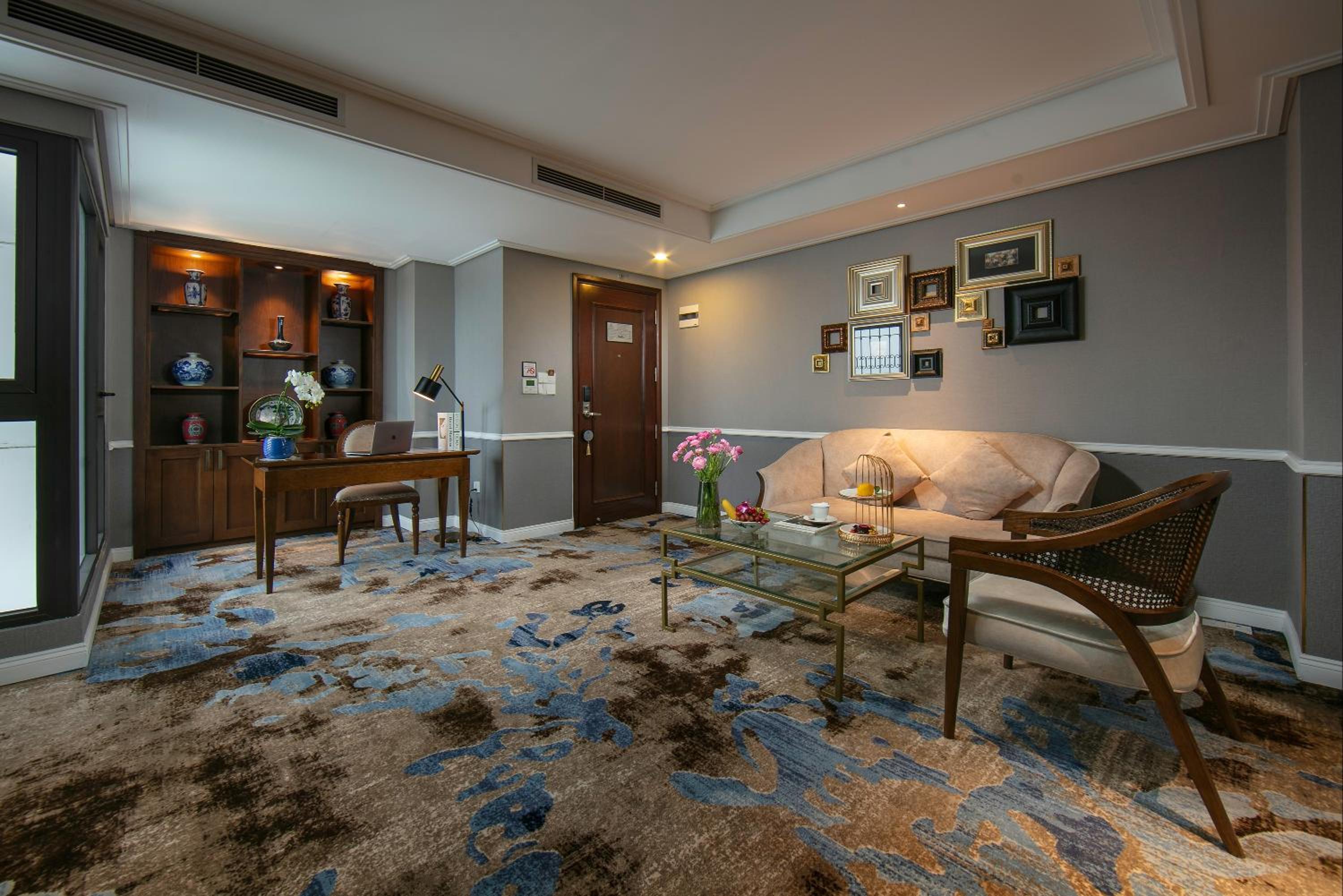 Gem Suite Lake View - Photo 5