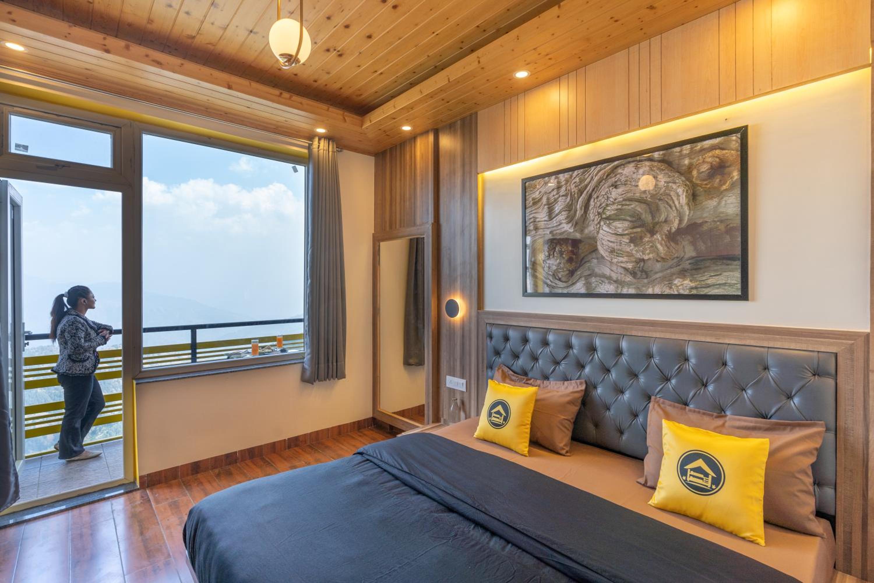 Deluxe Double Room with Balcony and Valley View - Photo 1