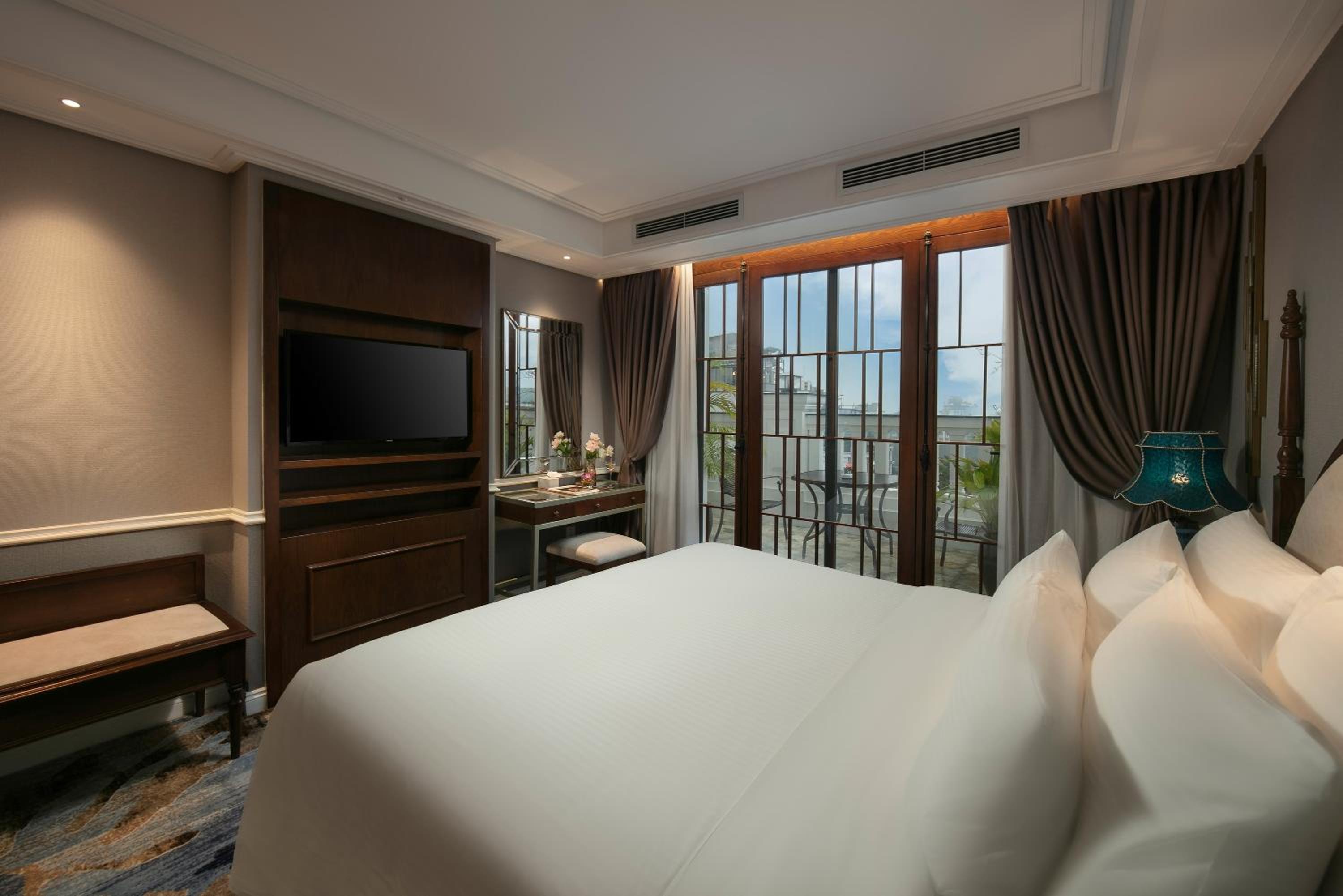 Oriental Jade Terrace City View