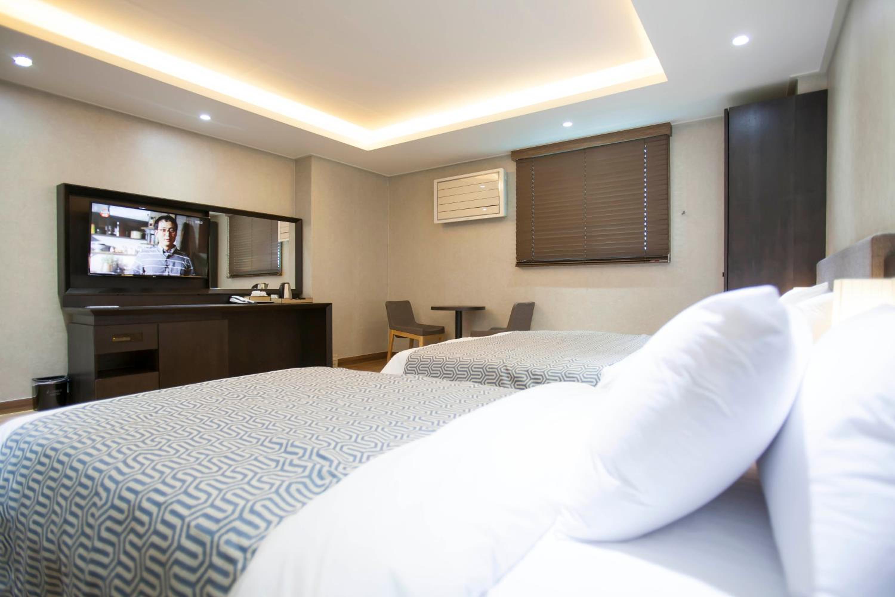 Deluxe VIP Twin Room - Photo 7