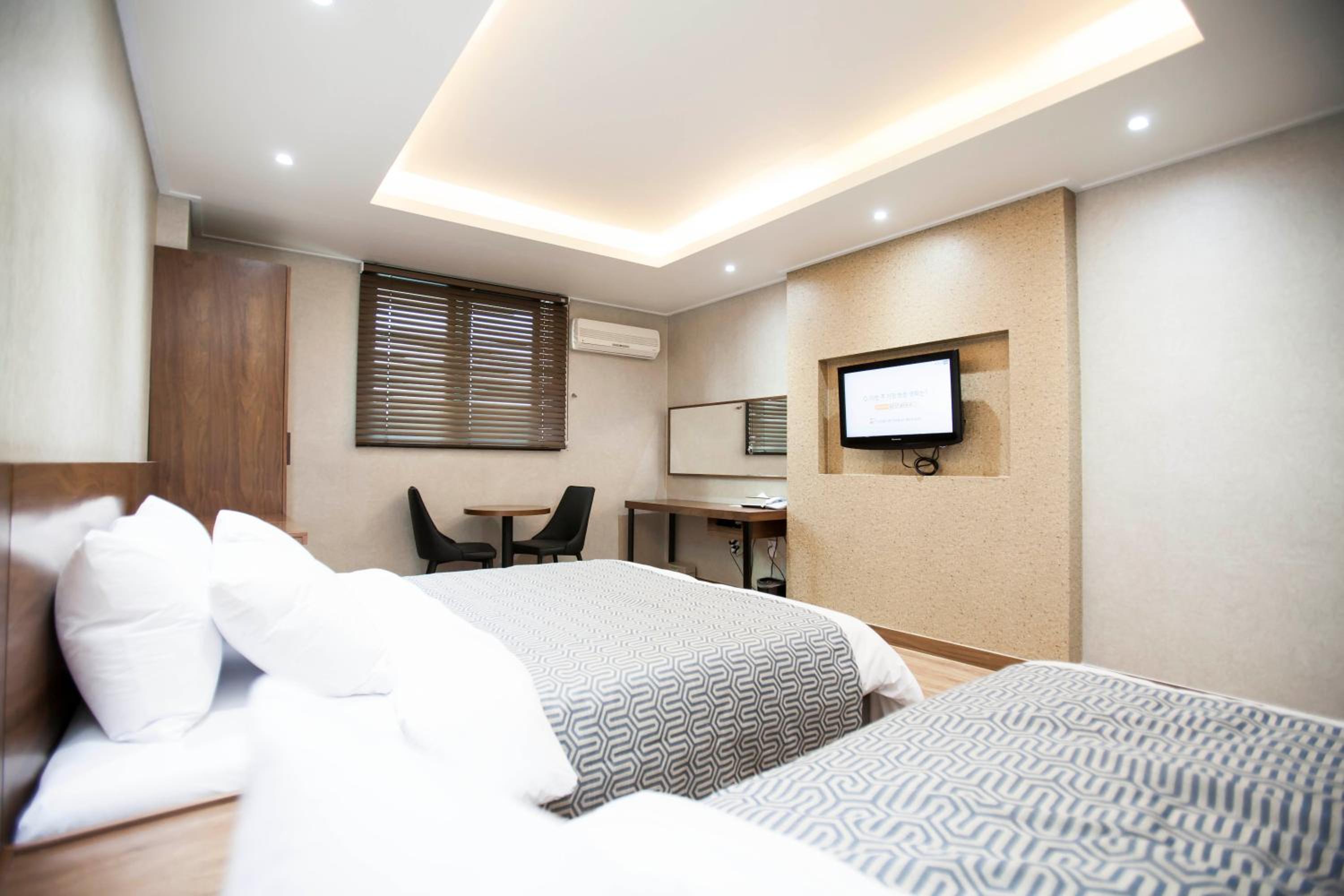 Deluxe Twin Room - Photo 7