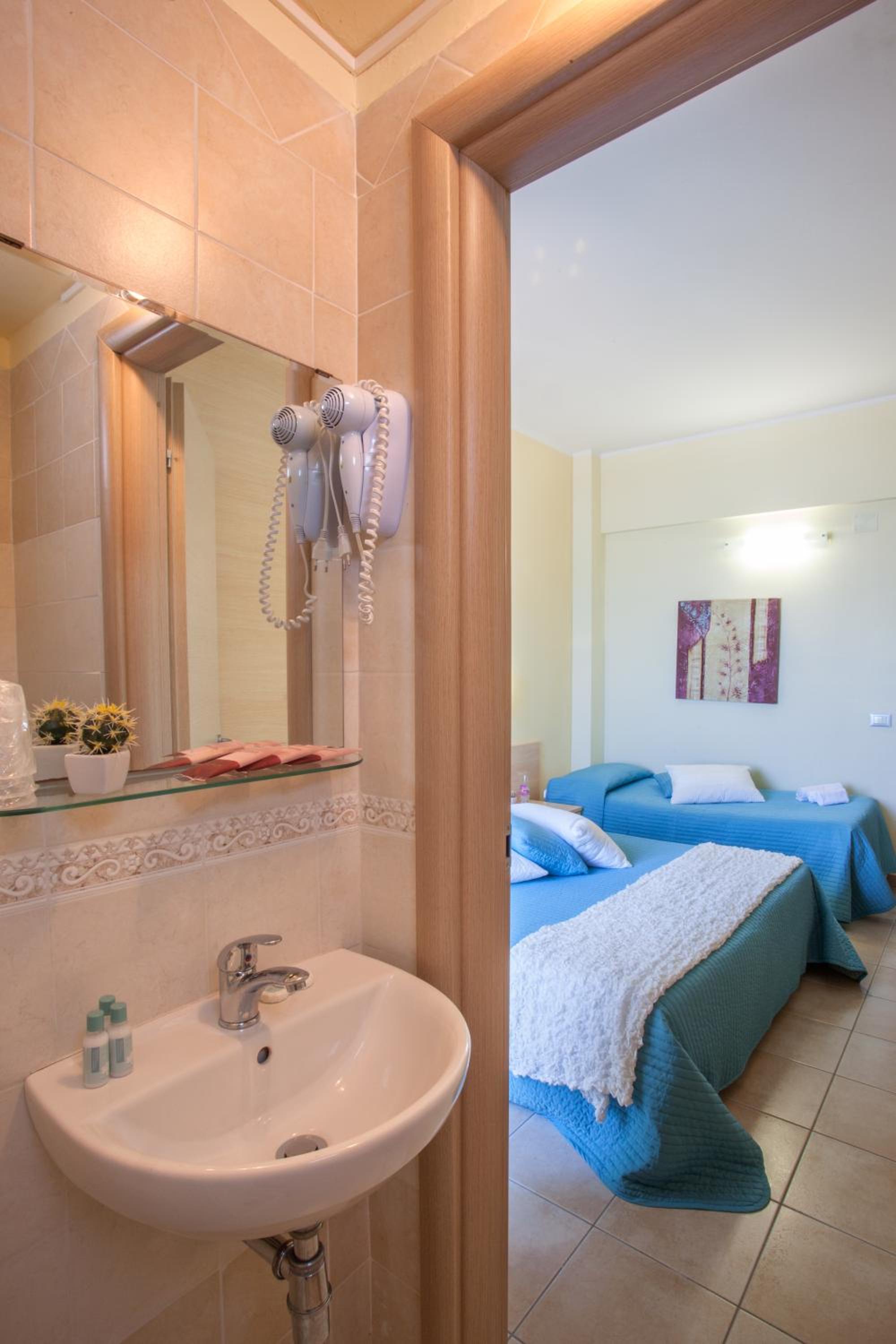 Triple Room with Balcony photo 2