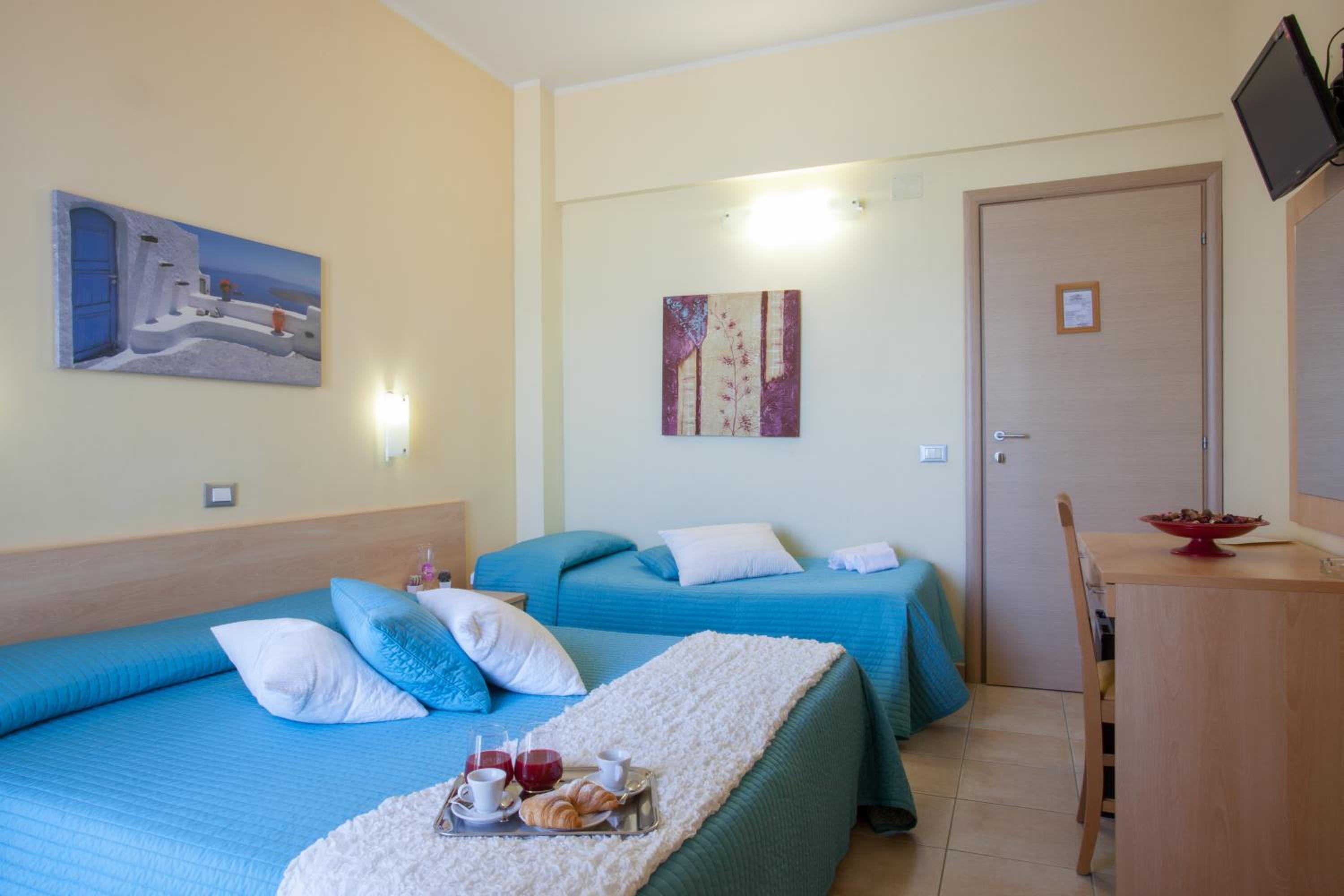 Triple Room with Balcony photo 3