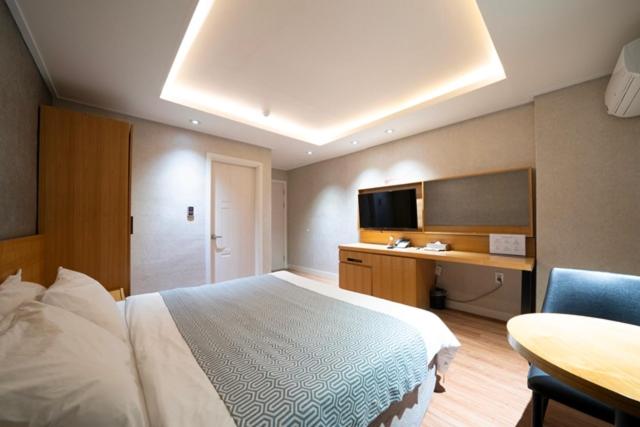Standard Double Room - Photo 2
