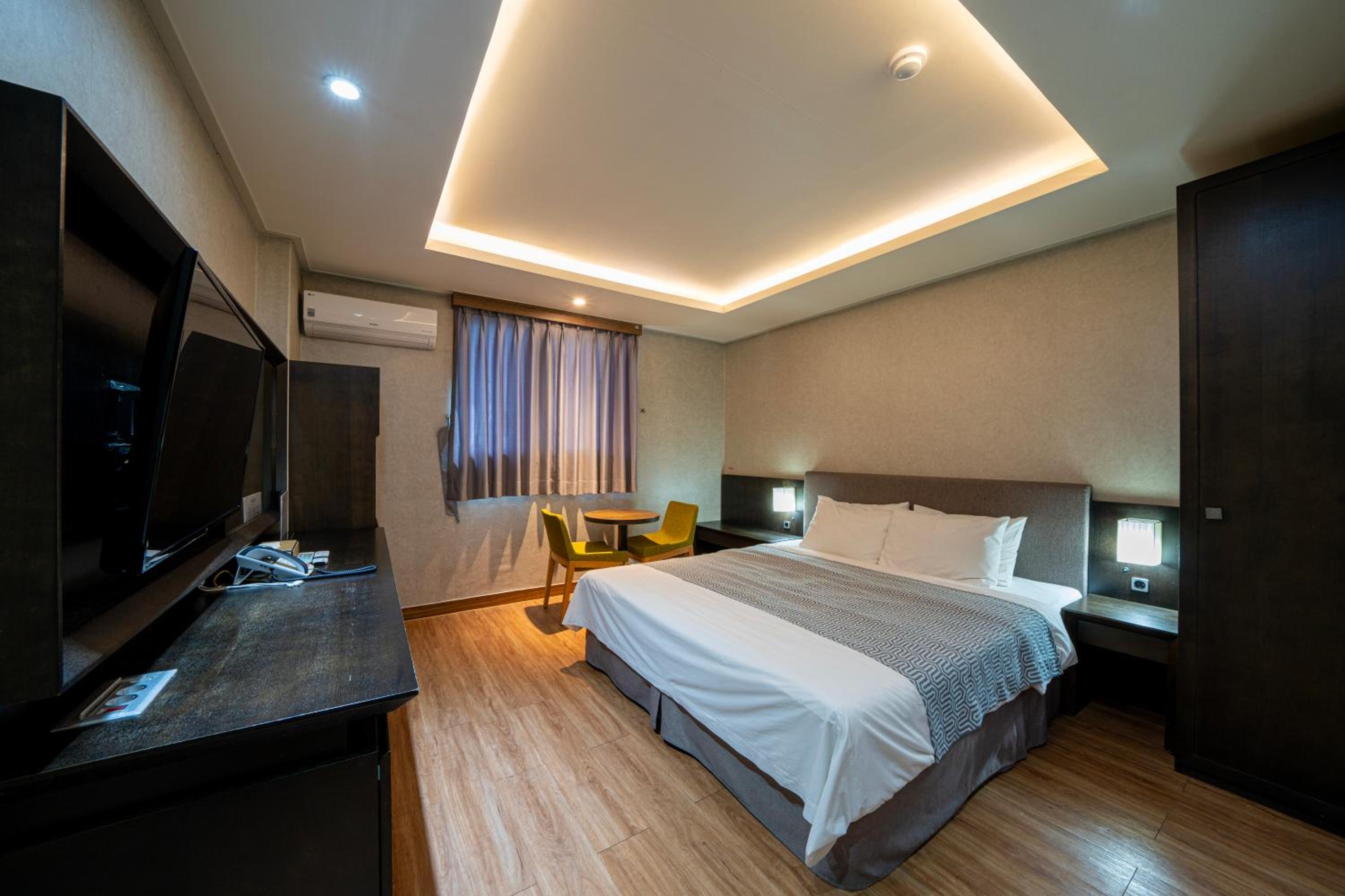 Standard Double Room - Photo 6