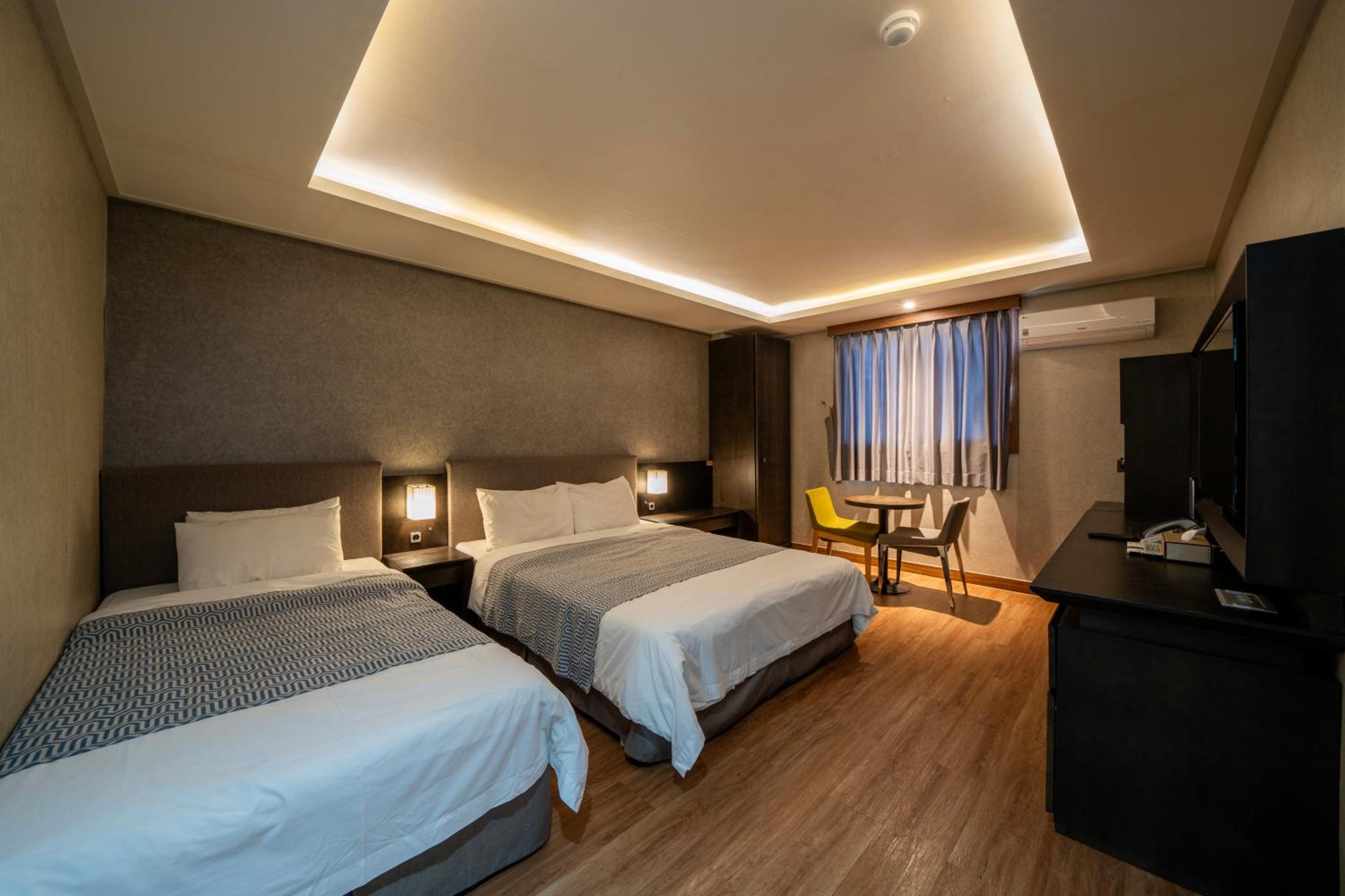 Deluxe Twin Room - Photo 8