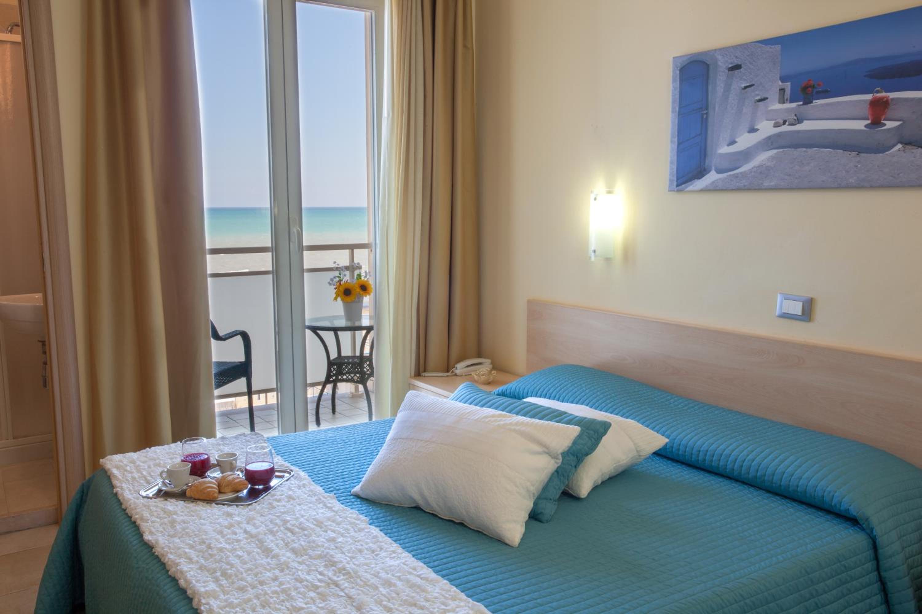 Double or Twin Room with Balcony photo 2