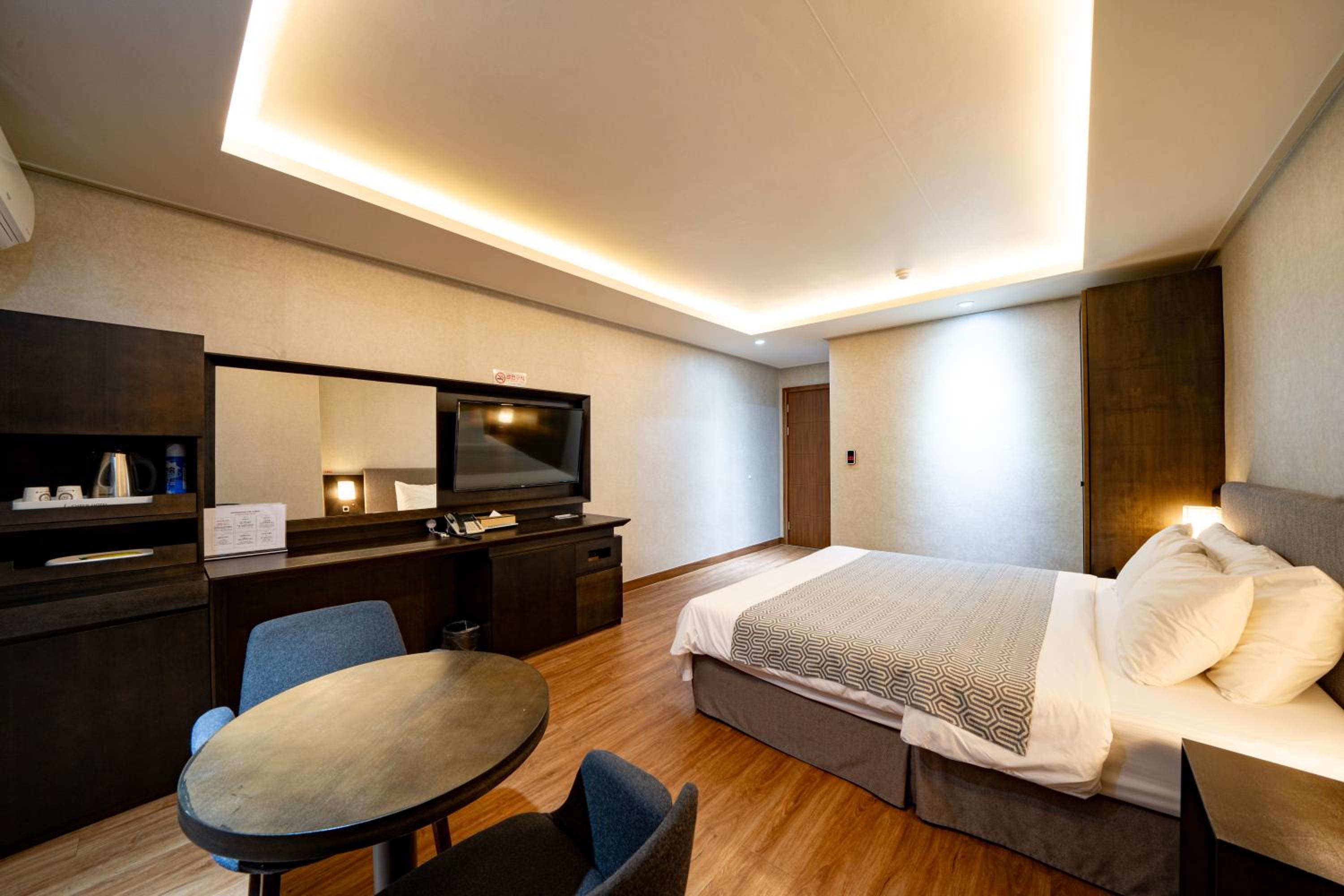 Deluxe Double Room - Photo 7