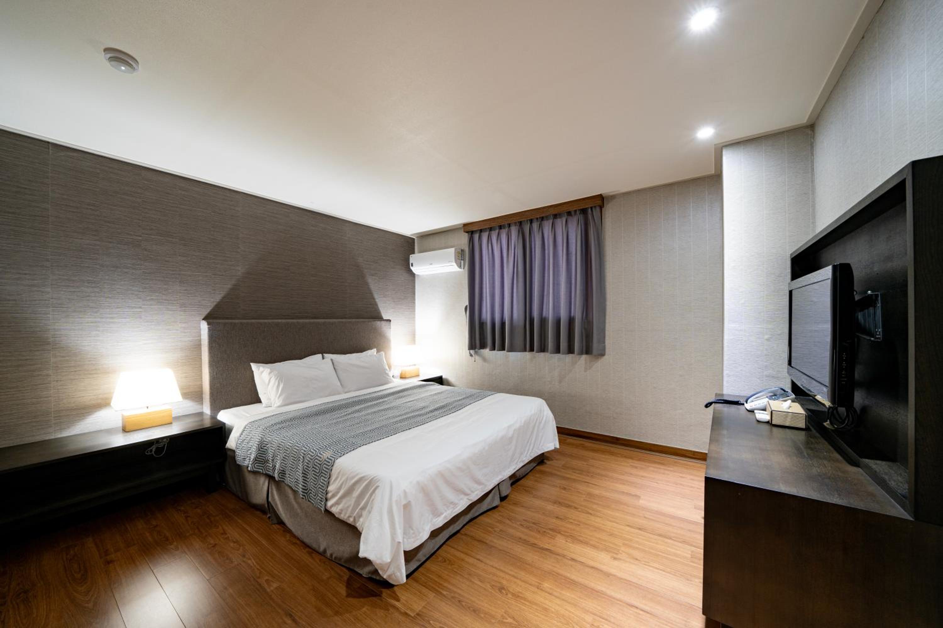 Suite - Photo 2