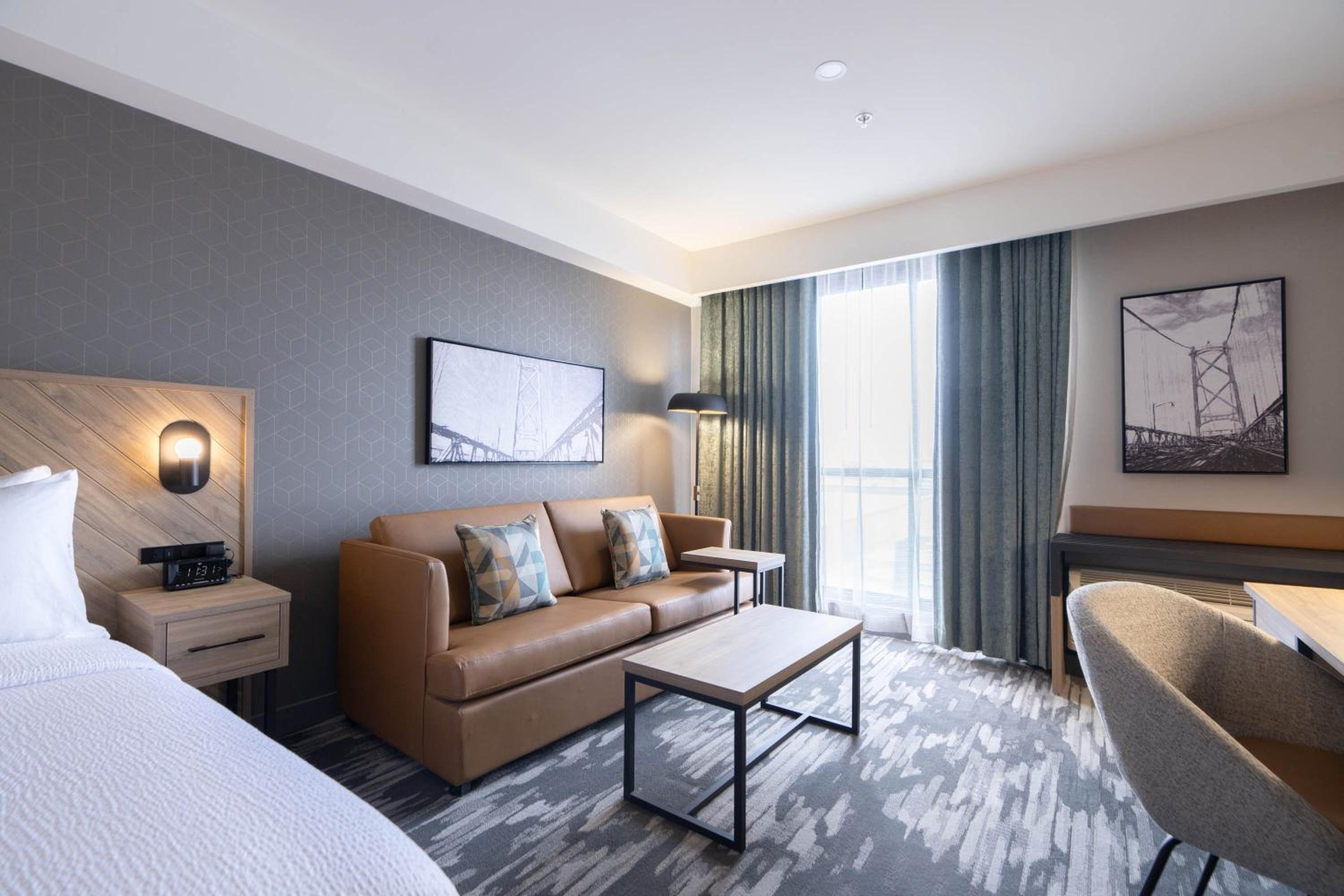 Standard Room, 1 King Bed, Sofa Bed photo 2