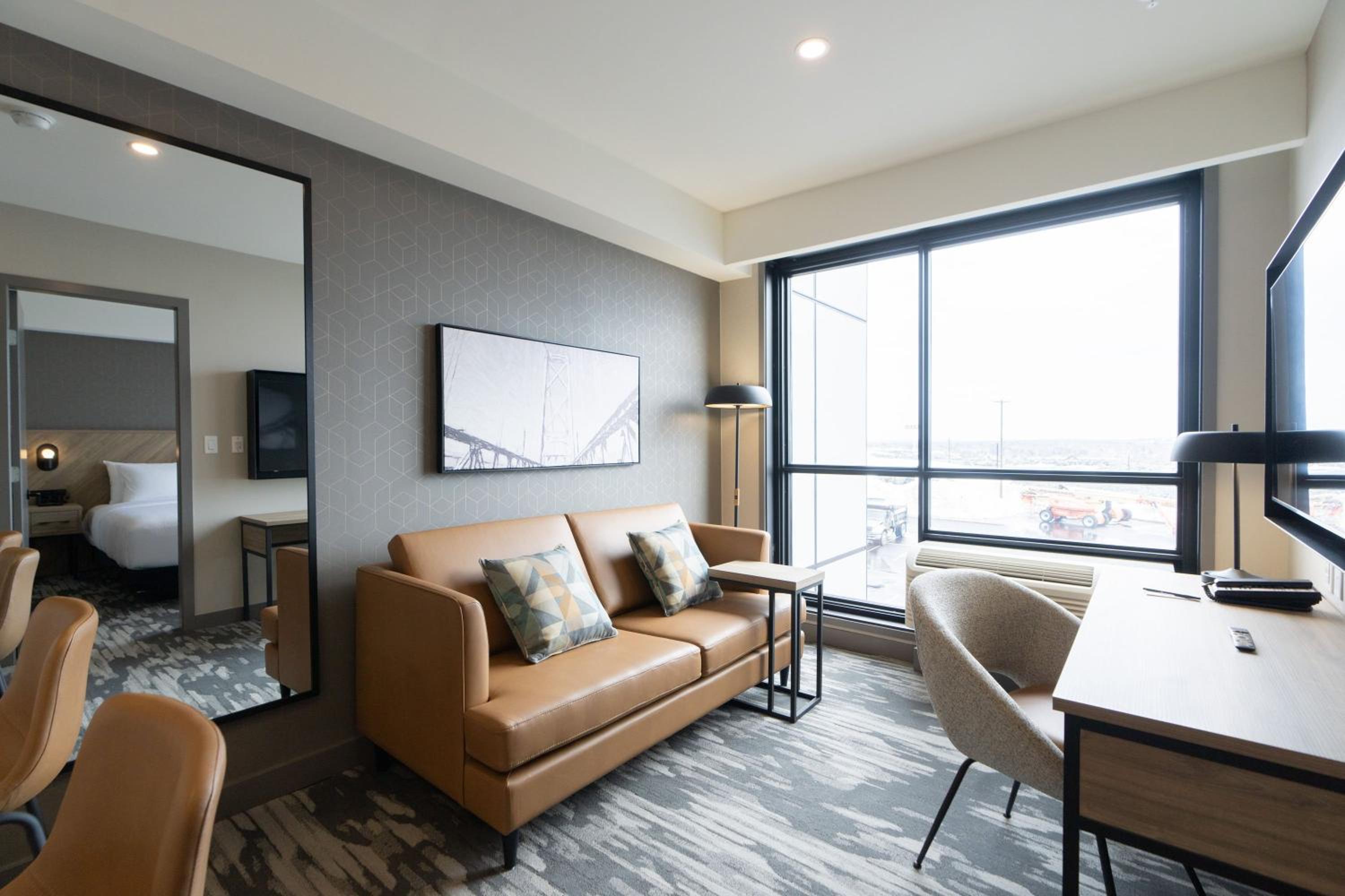 Standard Suite, 1 King Bed, Kitchen photo 3