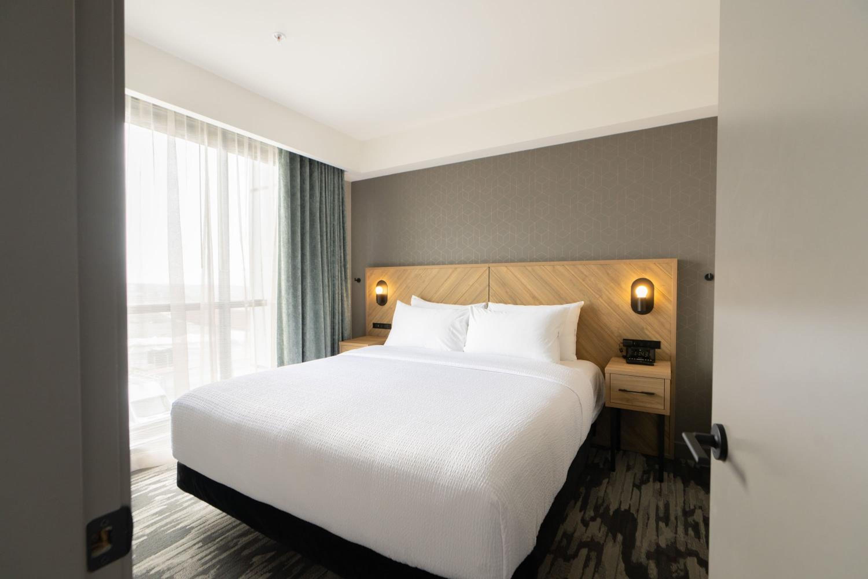Standard Suite, 1 King Bed, Kitchen photo 1