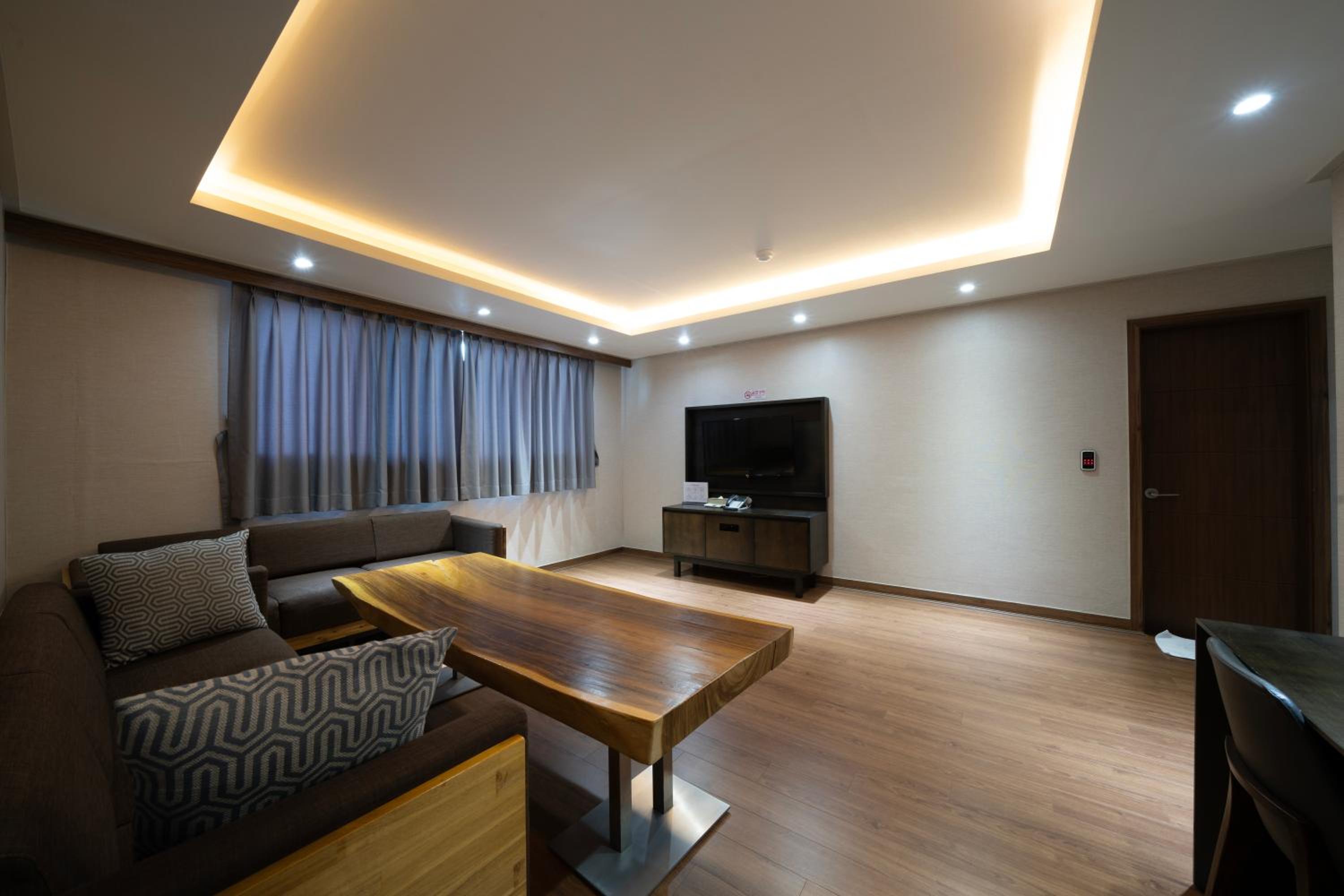 Suite - Photo 4