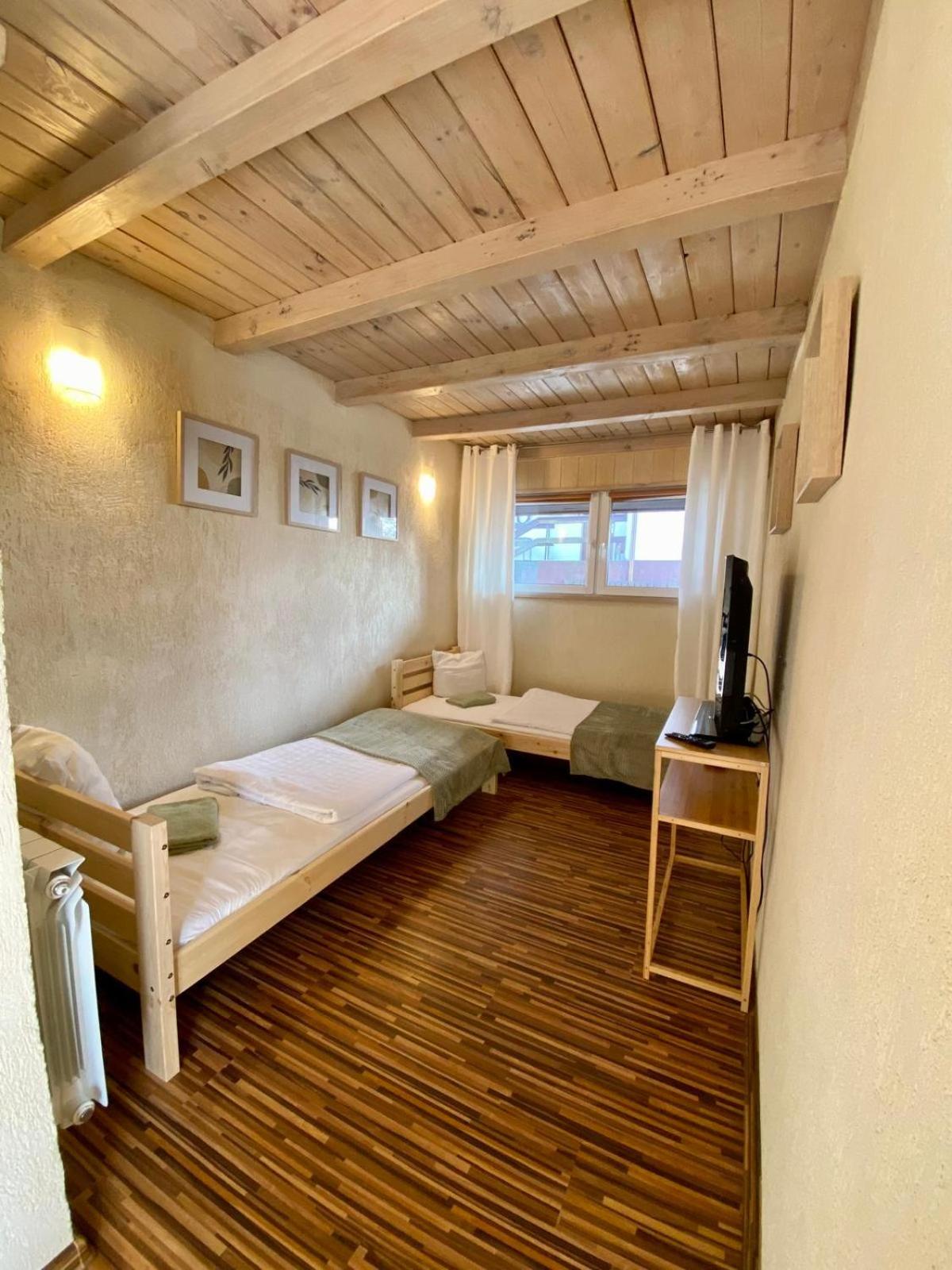Studio with Terrace - Photo 4