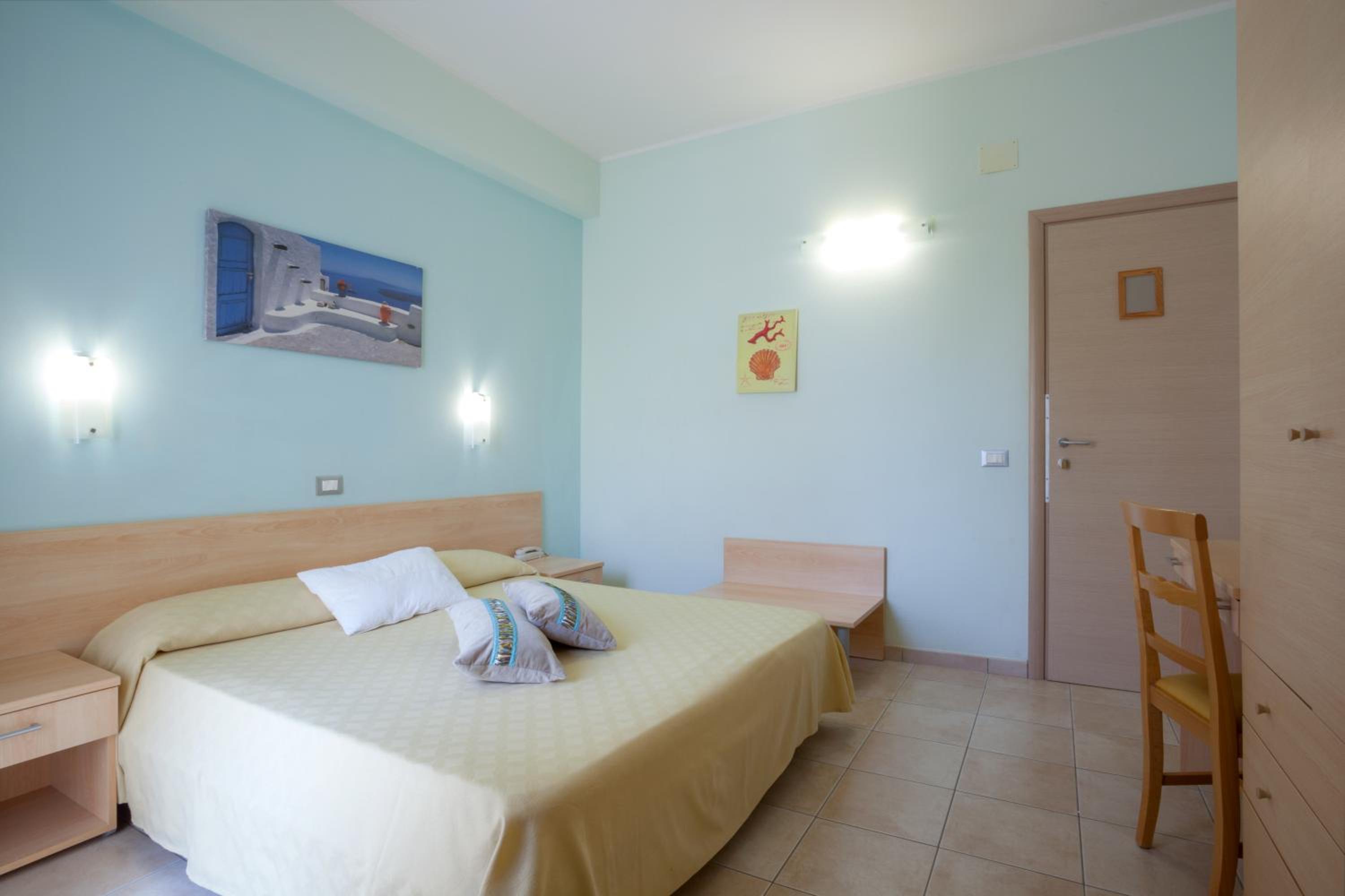 Double or Twin Room with Balcony photo 3
