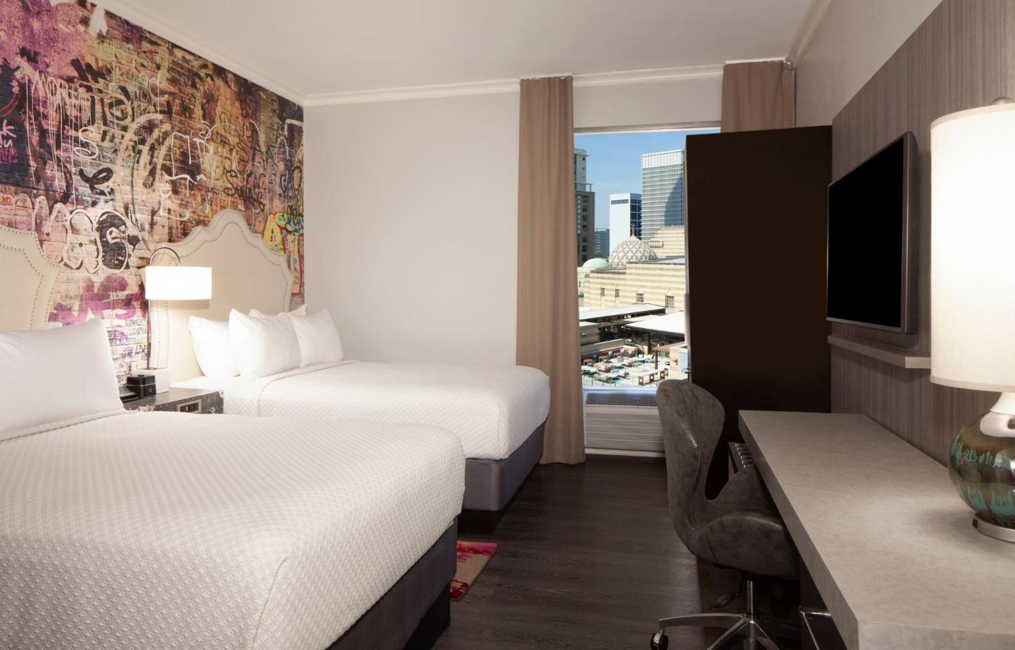 Standard Double Room with Two Double Beds and City View - Photo 5