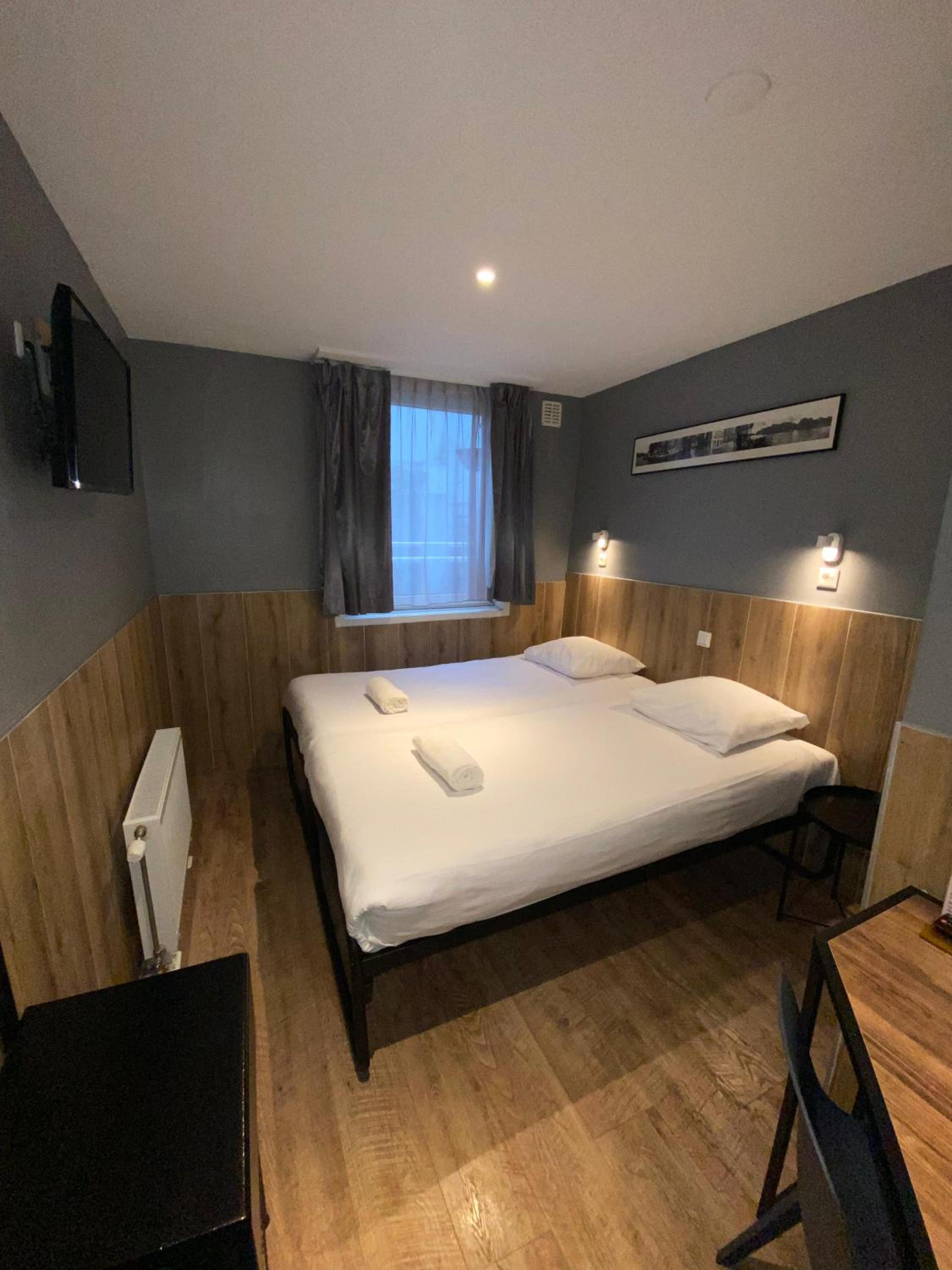 Double or Twin Room with Private Bathroom photo 1