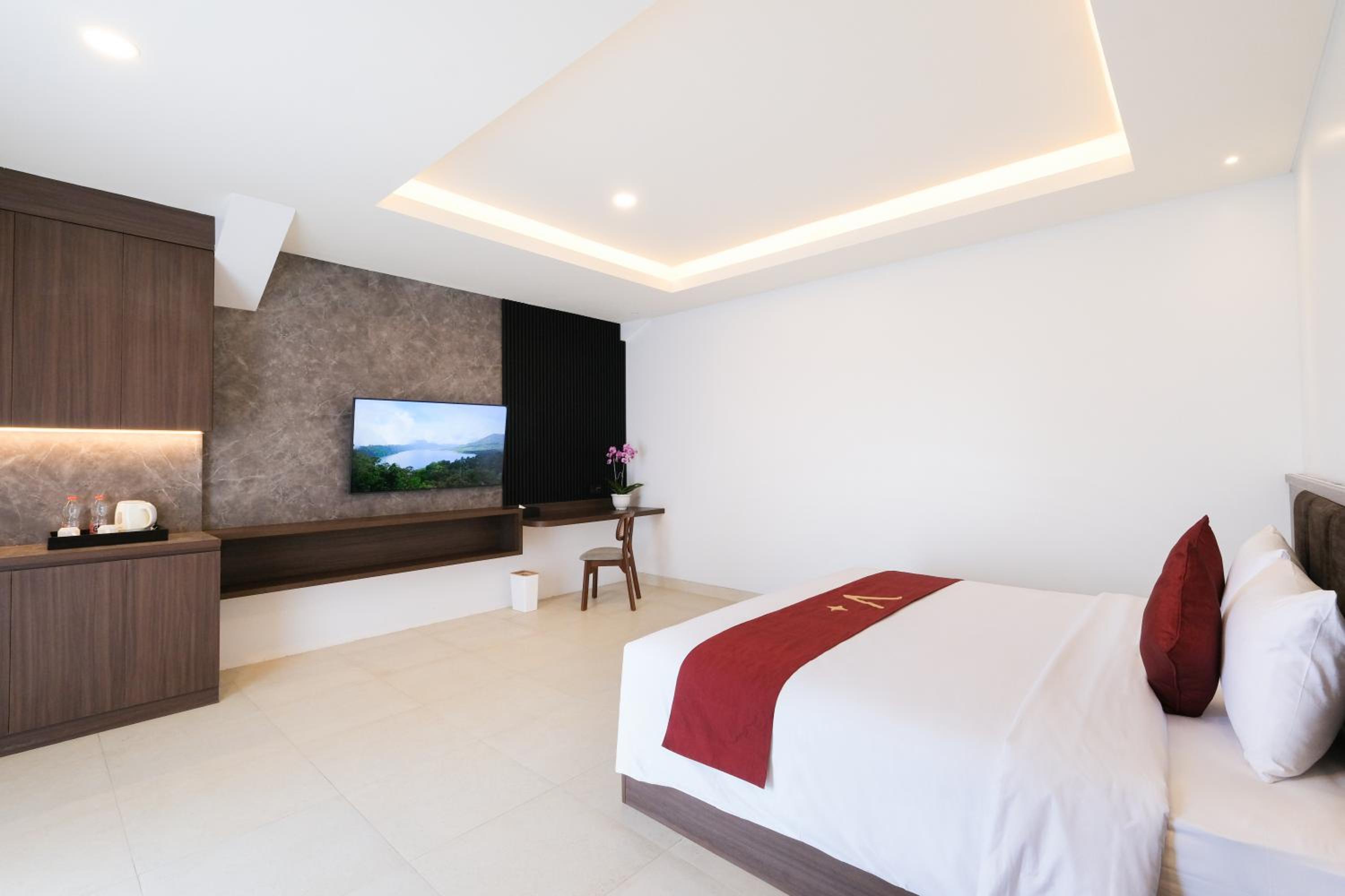 Deluxe King Room photo 1